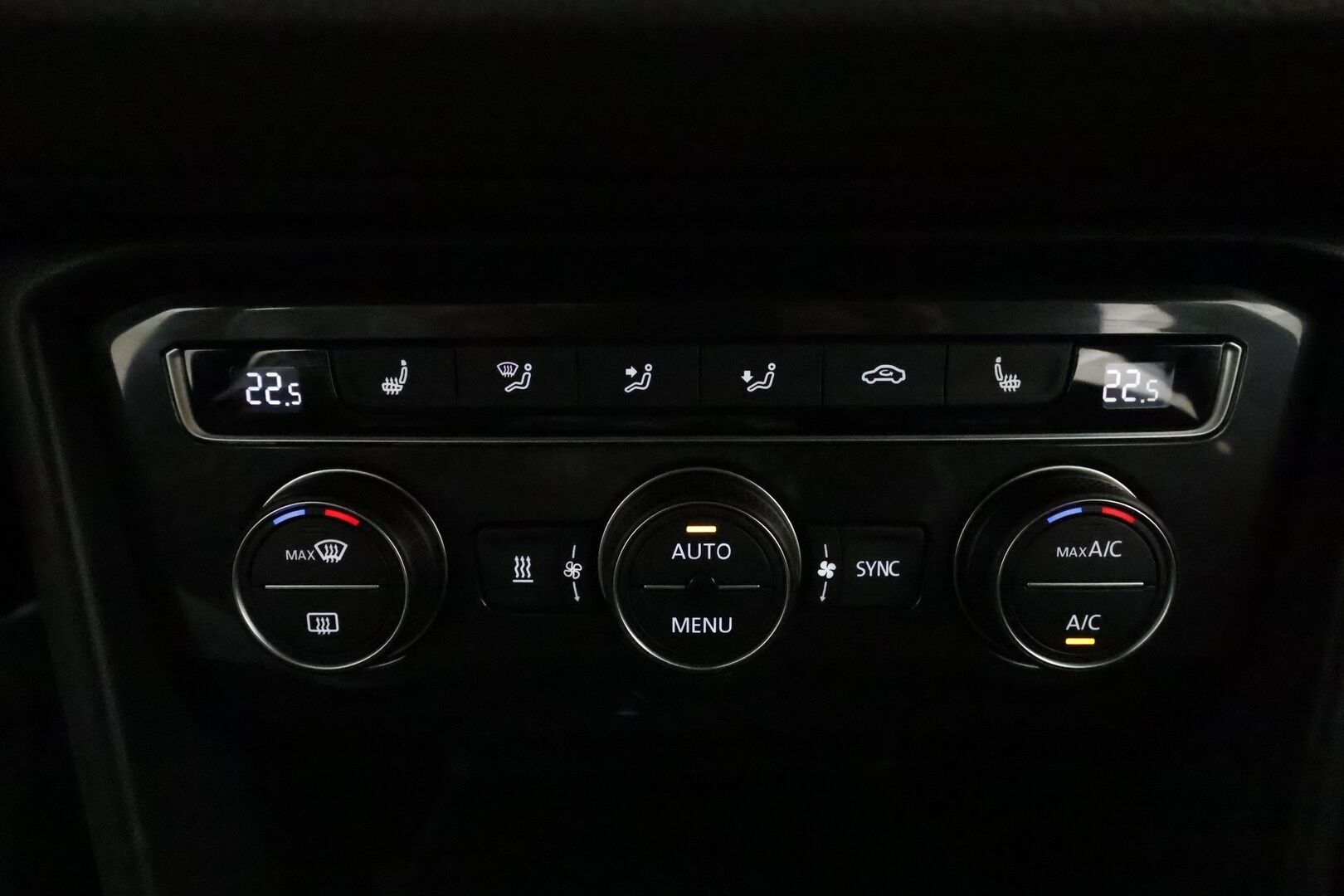 Volkswagen Tiguan 2017 Highline 2,0 TSI 132 kW  4MOTION DSG **ACC / Webasto / P.tutkat / Koukku / LED / Navi / KeylessGo** - Suomi-auto / Kahdet renkaat aluvanteilla 