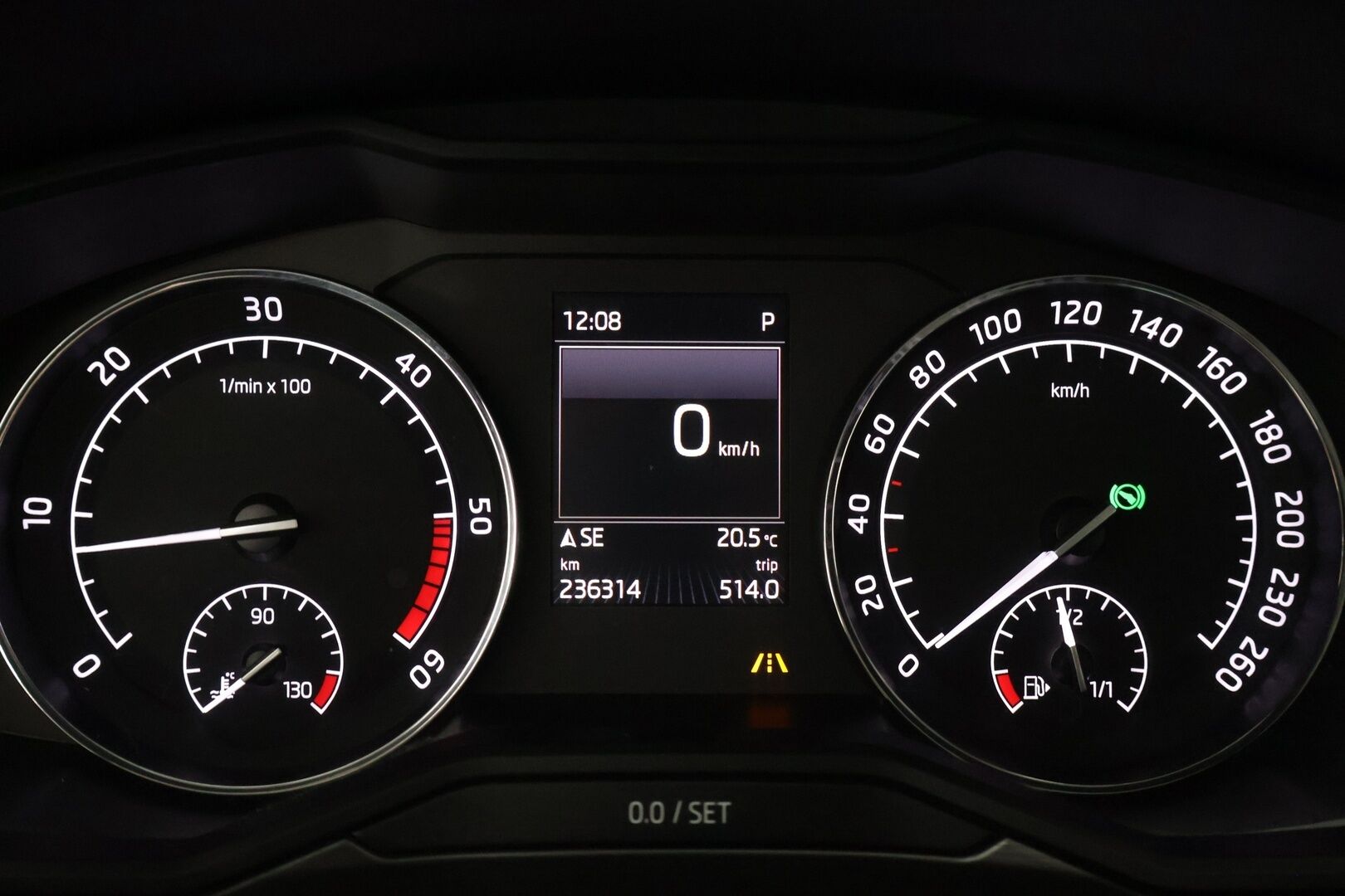 Skoda Superb 2017 Combi 2,0 TDI 150 Elegance DSG Autom / ACC / Webasto / BLIS / Canton / Muistipenkki kuljettajalla* - Särmä huoltohistoria / 2x hyvät renkaat / Siistissä kunnossa / Hyvin pidetty*