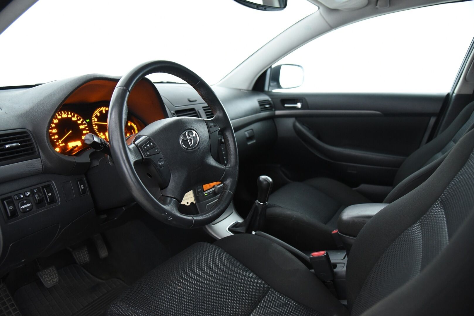Toyota Avensis 2008 Myydään huutokaupat.com:issa!