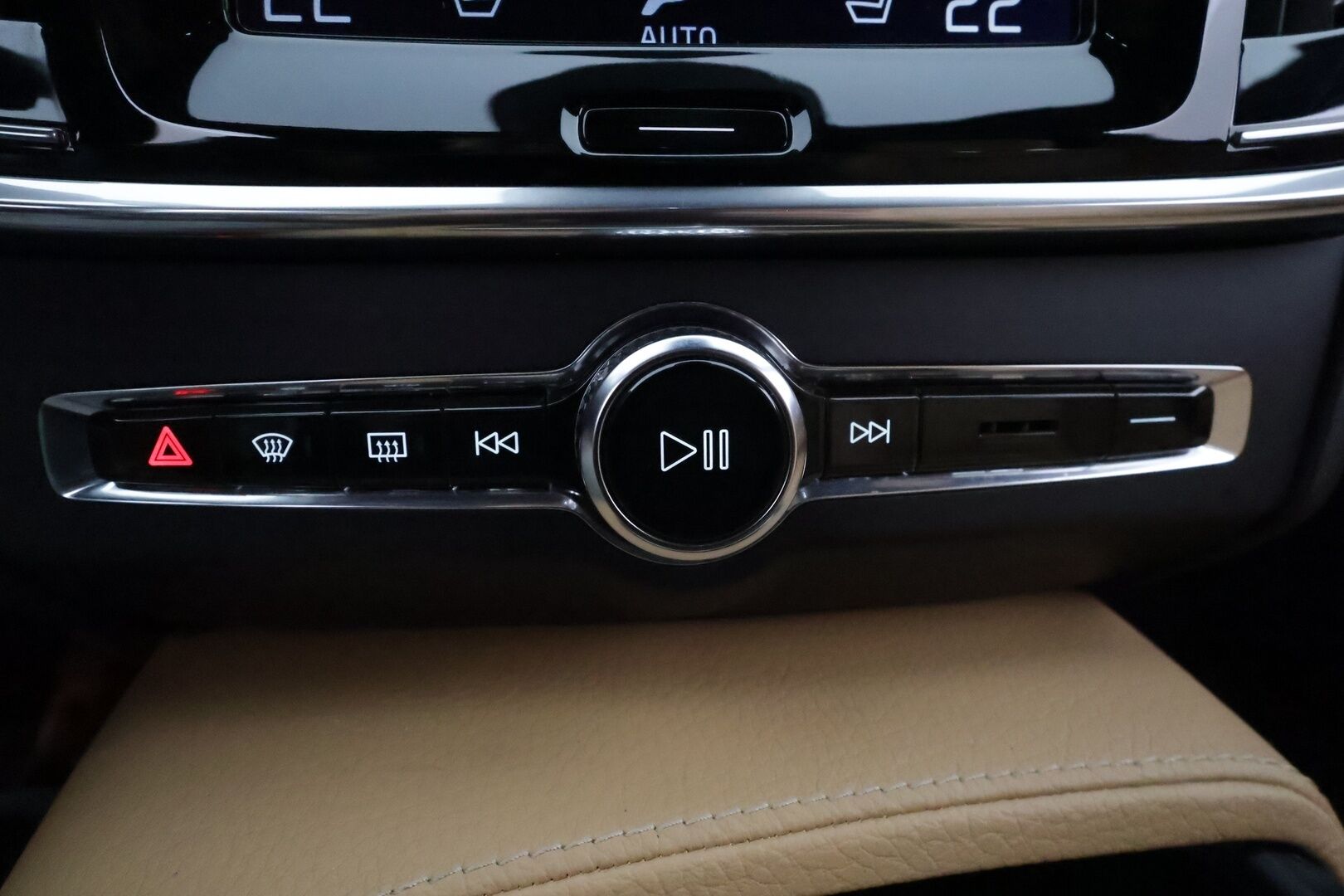 Volvo V90 2017 D4 AWD Inscription aut **Bowers&Wilkins / Webasto / Koukku / Adapt.Vakkari / Sporttipenkki Muistilla / LED-valot** - Bowers&Wilkins / P.Tutka / Kaistavahti / Vaalean-Ruskea Nahkaverhoilu / KeylessGO / 2x Renkaat / 