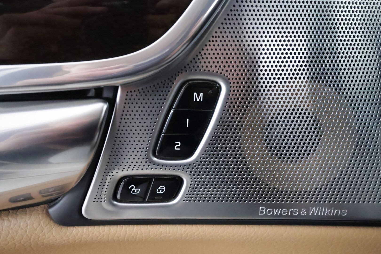 Volvo V90 2017 D4 AWD Inscription aut **Bowers&Wilkins / Webasto / Koukku / Adapt.Vakkari / Sporttipenkki Muistilla / LED-valot** - Bowers&Wilkins / P.Tutka / Kaistavahti / Vaalean-Ruskea Nahkaverhoilu / KeylessGO / 2x Renkaat / 