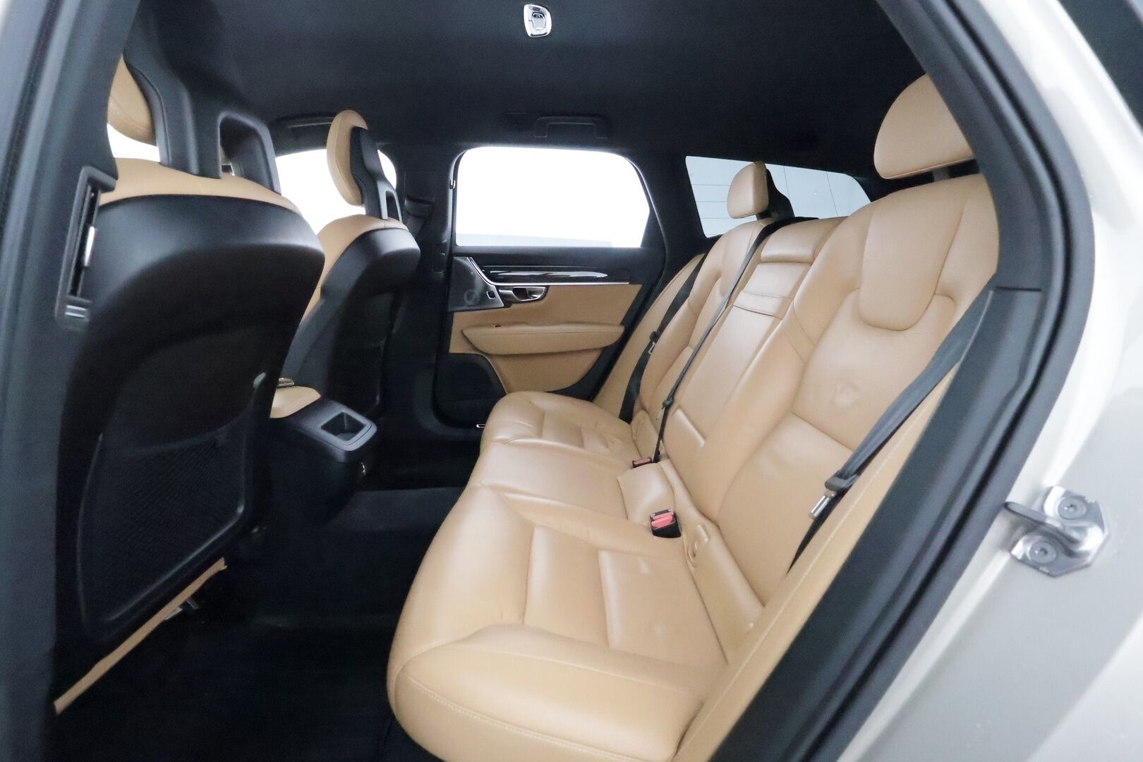 Volvo V90 2017 D4 AWD Inscription aut **Bowers&Wilkins / Webasto / Koukku / Adapt.Vakkari / Sporttipenkki Muistilla / LED-valot** - Bowers&Wilkins / P.Tutka / Kaistavahti / Vaalean-Ruskea Nahkaverhoilu / KeylessGO / 2x Renkaat / 