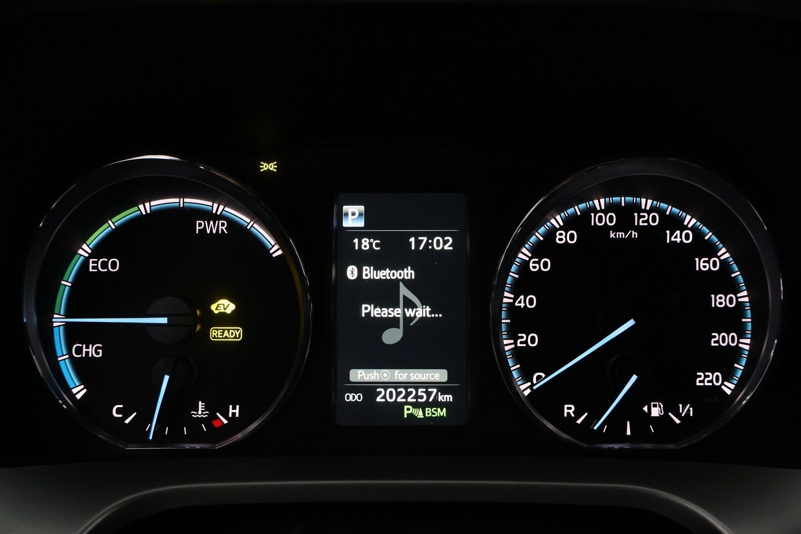Toyota RAV4 2017 2,5 Hybrid AWD Style - Suomiauto / 360-Kamera / Vetokoukku / Lohko / BLIS / Vakkari / Sähköluukku / Ratinlämmitin