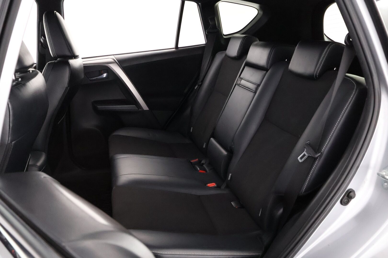 Toyota RAV4 2017 2,5 Hybrid AWD Style - Suomiauto / 360-Kamera / Vetokoukku / Lohko / BLIS / Vakkari / Sähköluukku / Ratinlämmitin