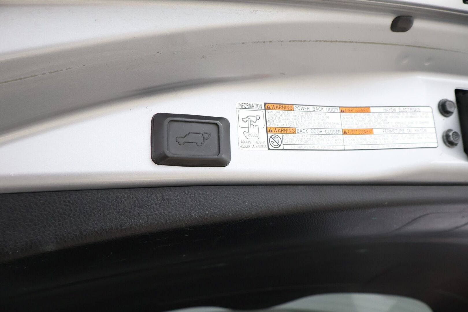 Toyota RAV4 2017 2,5 Hybrid AWD Style - Suomiauto / 360-Kamera / Vetokoukku / Lohko / BLIS / Vakkari / Sähköluukku / Ratinlämmitin