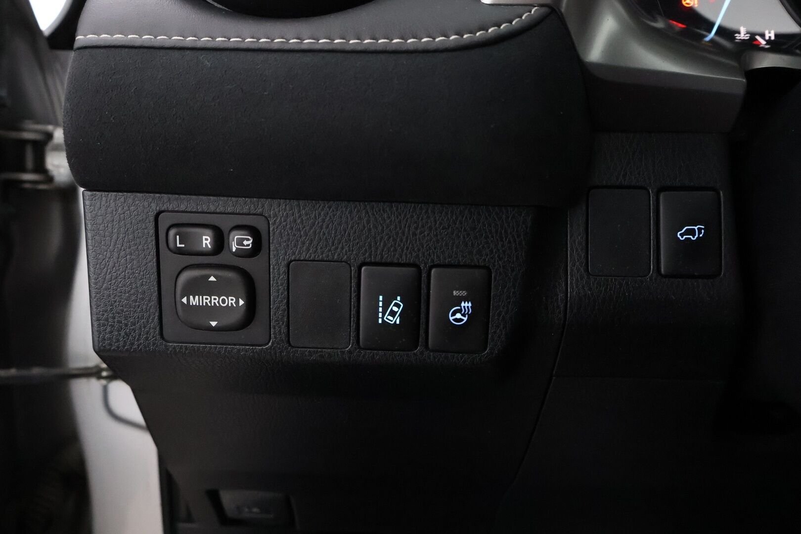 Toyota RAV4 2017 2,5 Hybrid AWD Style - Suomiauto / 360-Kamera / Vetokoukku / Lohko / BLIS / Vakkari / Sähköluukku / Ratinlämmitin
