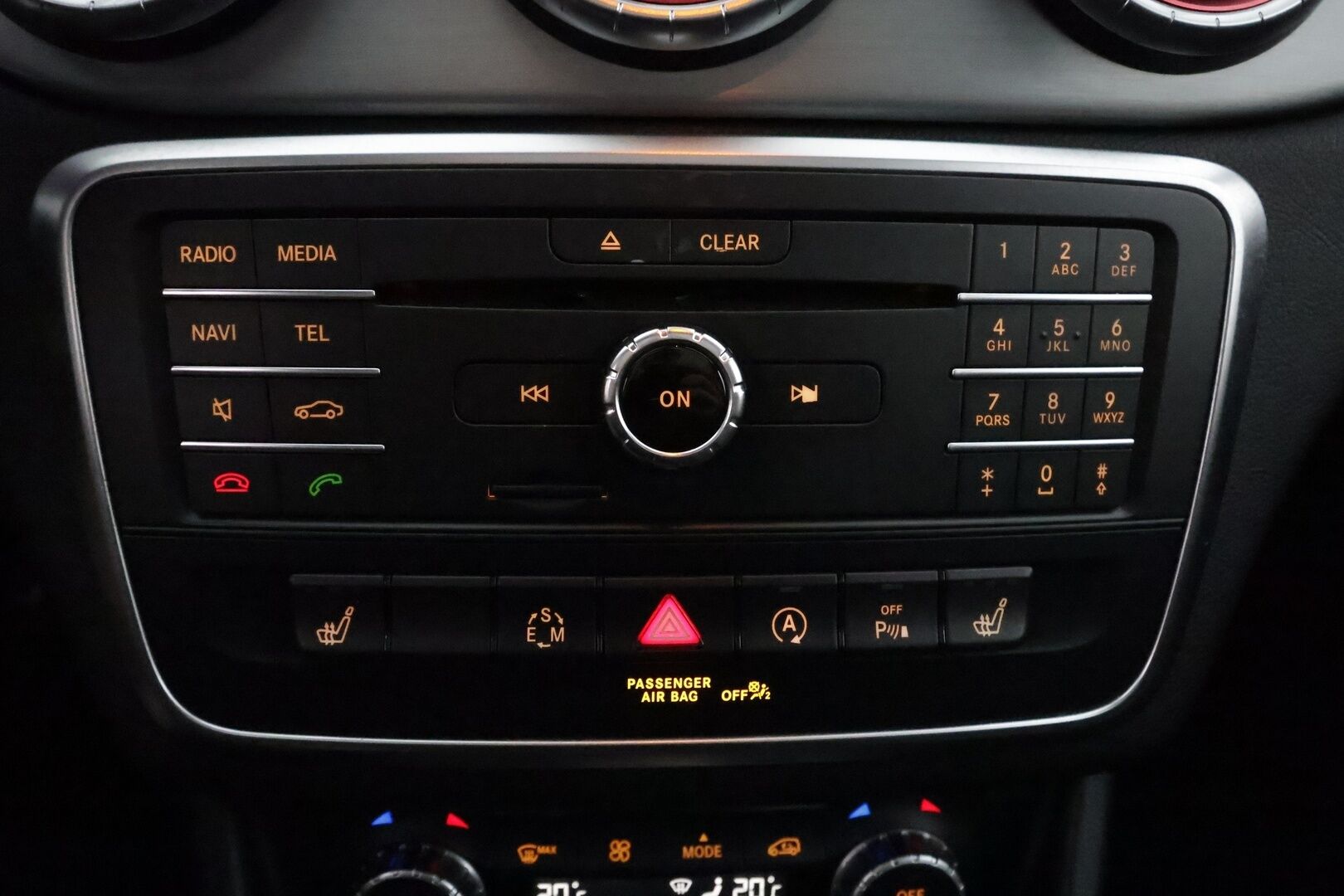 Mercedes-Benz CLA 2015 200 A Shooting Brake AMG - Lasikattoluukku / Harman/Kardon / P. Kamera / Vakkari / Adapt. LED / Bluetooth / 2x Renkaat