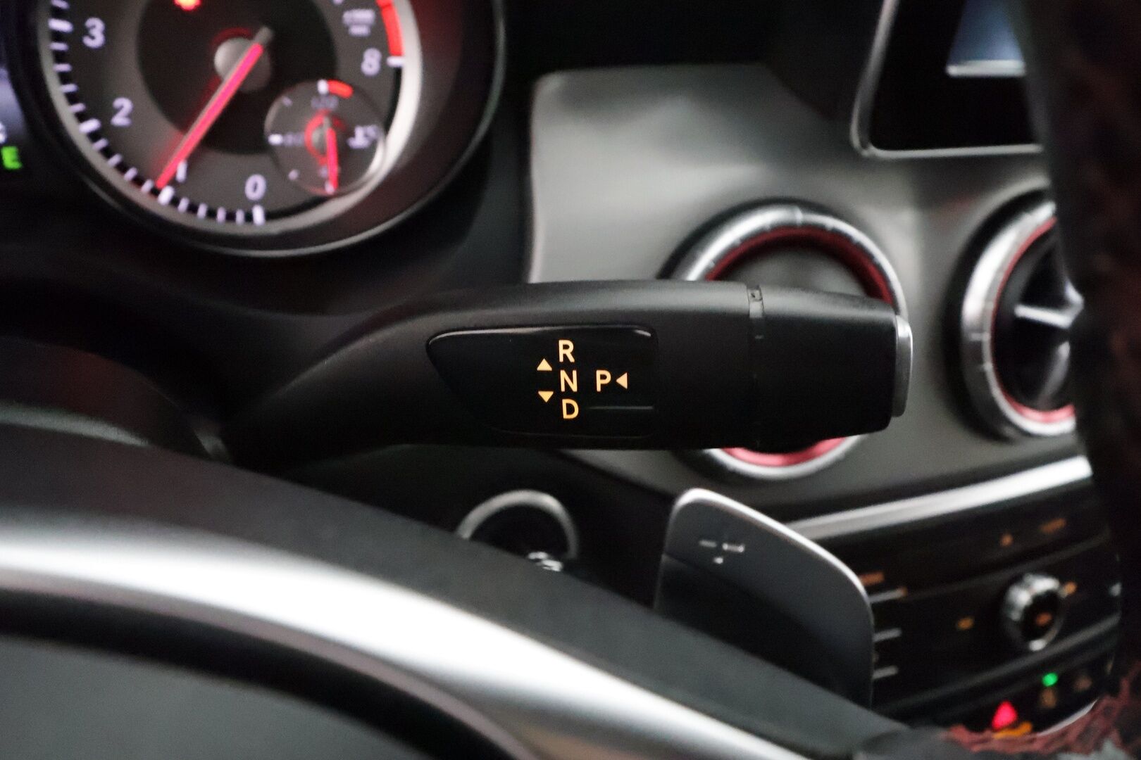 Mercedes-Benz CLA 2015 200 A Shooting Brake AMG - Lasikattoluukku / Harman/Kardon / P. Kamera / Vakkari / Adapt. LED / Bluetooth / 2x Renkaat