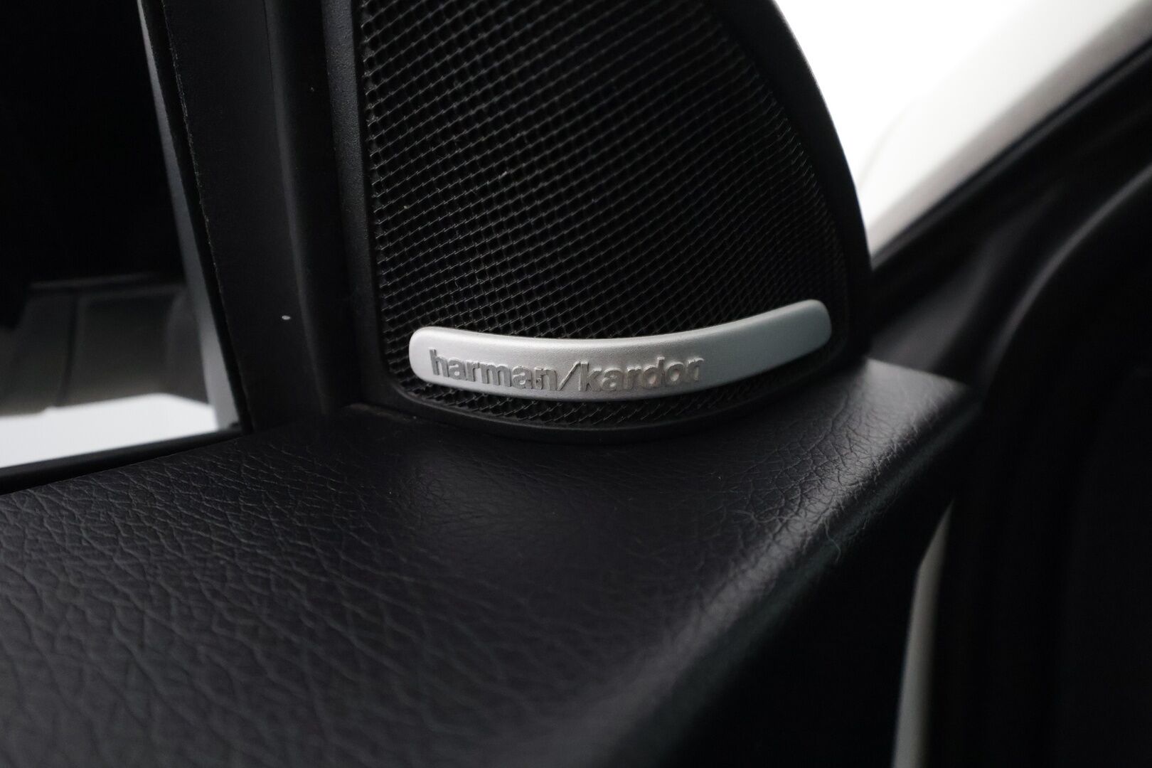 Mercedes-Benz CLA 2015 200 A Shooting Brake AMG - Lasikattoluukku / Harman/Kardon / P. Kamera / Vakkari / Adapt. LED / Bluetooth / 2x Renkaat