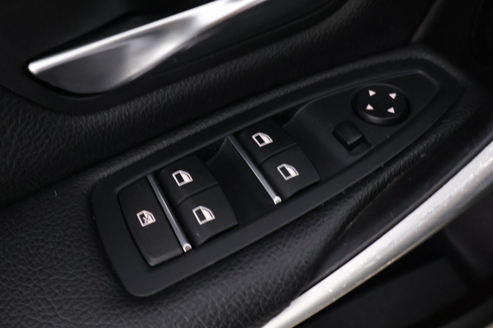 BMW 320 2017 F30 Sedan 320d A xDrive Business Exclusive Edition Sport *Suomi-auto / Tutkat edessä ja takana / Vakkari / Nahkasisusta / Sport-penkit* - *Adapt. LED-ajovalot / 2x Renkaat & Vanteet / Lämmitettävä M-sport ratti /  Ei Adblue-järjestelmää*