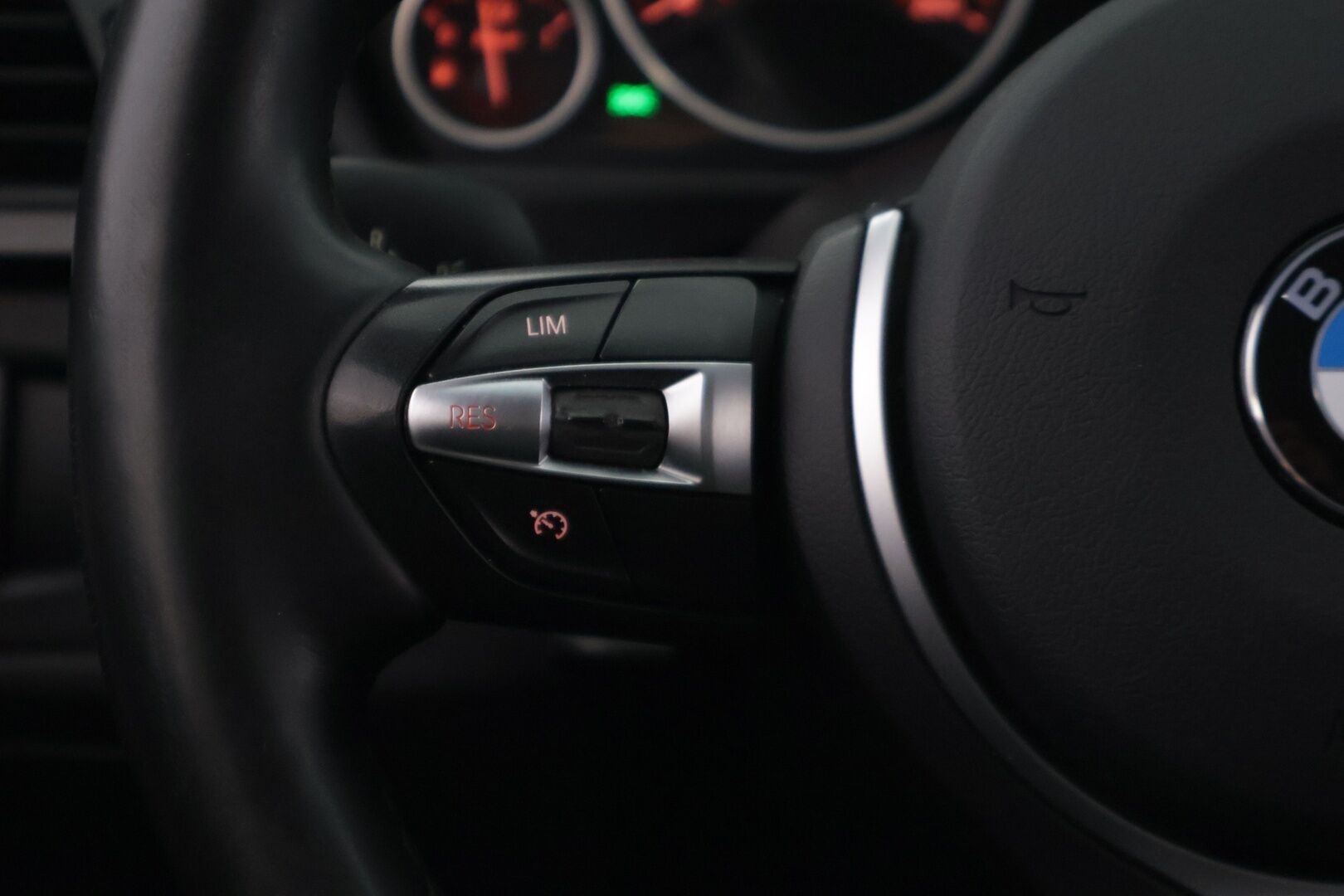 BMW 320 2017 F30 Sedan 320d A xDrive Business Exclusive Edition Sport *Suomi-auto / Tutkat edessä ja takana / Vakkari / Nahkasisusta / Sport-penkit* - *Juuri katsastettu / Adapt. LED-ajovalot / Hifi / 2x Renkaat & Vanteet / Lämmitettävä M-sport ratti /  Ei Adblue-järjestelmää* - HULLUT AVAJAISHULINAT KORKOTARJOUS 3,29 %