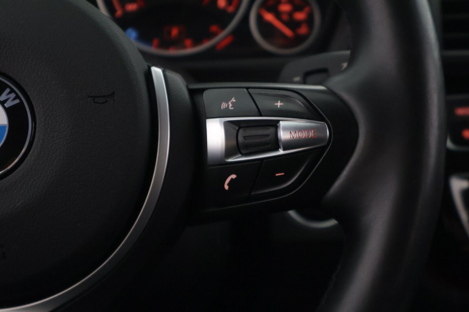 BMW 320 2017 F30 Sedan 320d A xDrive Business Exclusive Edition Sport *Suomi-auto / Tutkat edessä ja takana / Vakkari / Nahkasisusta / Sport-penkit* - *Juuri katsastettu / Adapt. LED-ajovalot / Hifi / 2x Renkaat & Vanteet / Lämmitettävä M-sport ratti /  Ei Adblue-järjestelmää* - HULLUT AVAJAISHULINAT KORKOTARJOUS 3,29 %