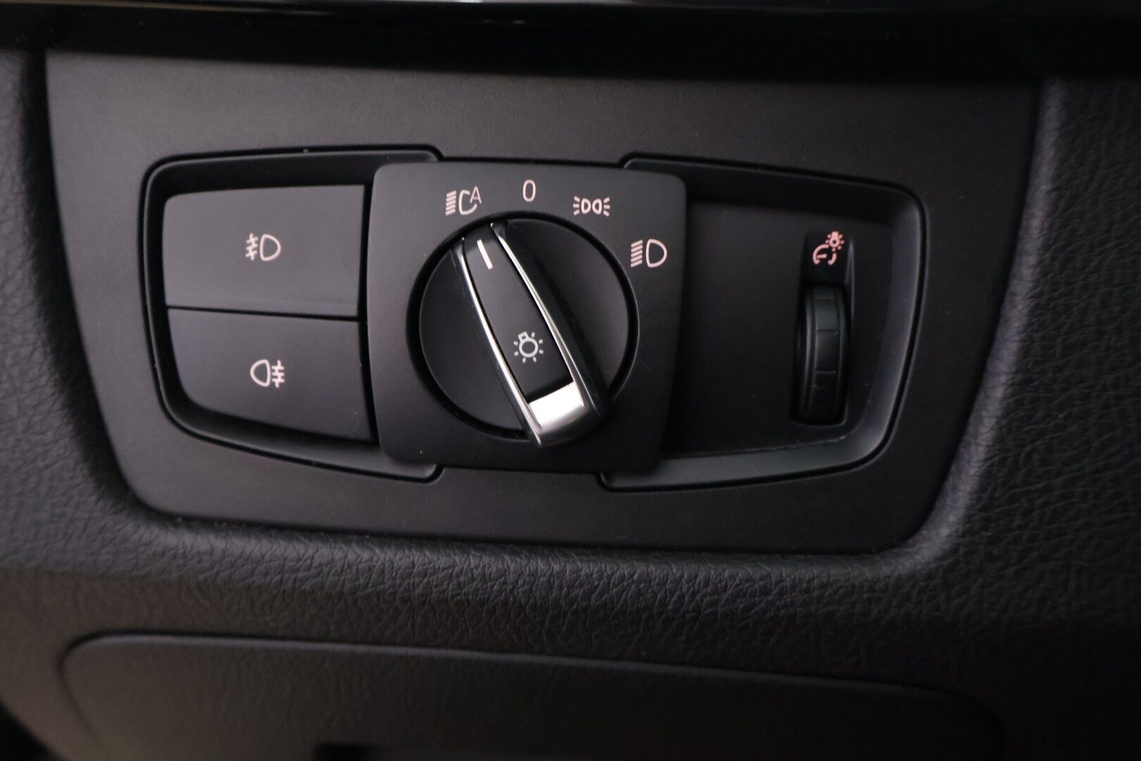 BMW 320 2017 F30 Sedan 320d A xDrive Business Exclusive Edition Sport *Suomi-auto / Tutkat edessä ja takana / Vakkari / Nahkasisusta / Sport-penkit* - *Adapt. LED-ajovalot / 2x Renkaat & Vanteet / Lämmitettävä M-sport ratti /  Ei Adblue-järjestelmää*