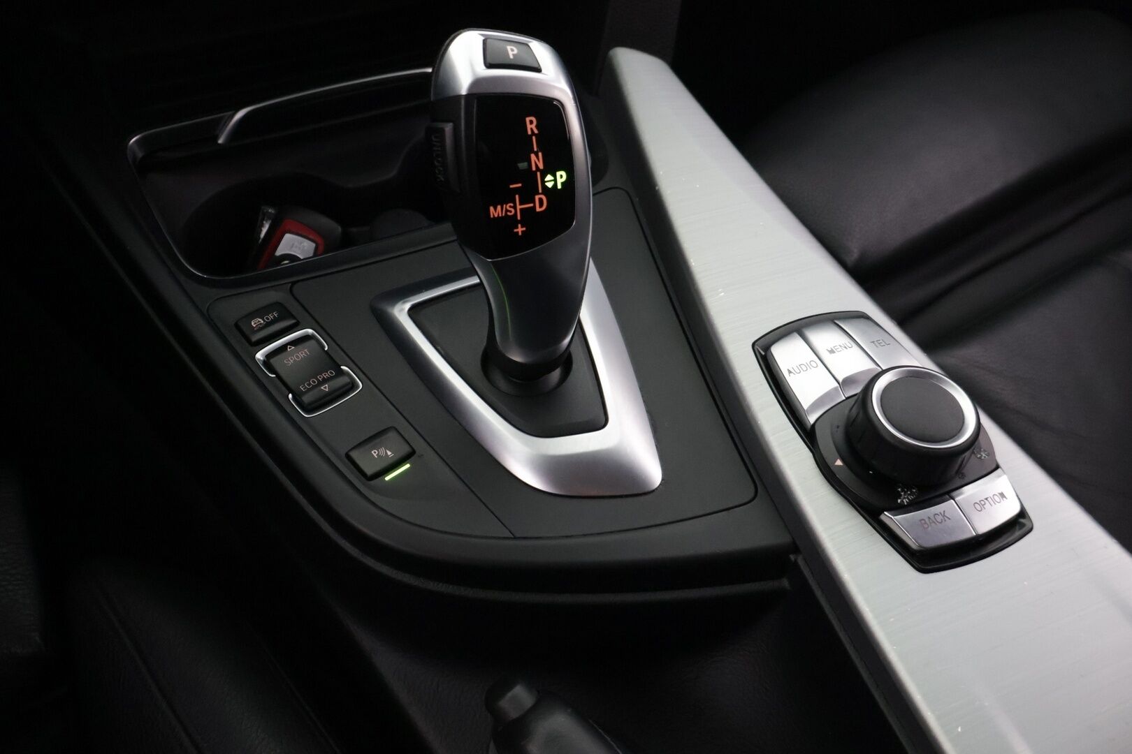 BMW 320 2017 F30 Sedan 320d A xDrive Business Exclusive Edition Sport *Suomi-auto / Tutkat edessä ja takana / Vakkari / Nahkasisusta / Sport-penkit* - *Juuri katsastettu / Adapt. LED-ajovalot / Hifi / 2x Renkaat & Vanteet / Lämmitettävä M-sport ratti /  Ei Adblue-järjestelmää* - HULLUT AVAJAISHULINAT KORKOTARJOUS 3,29 %