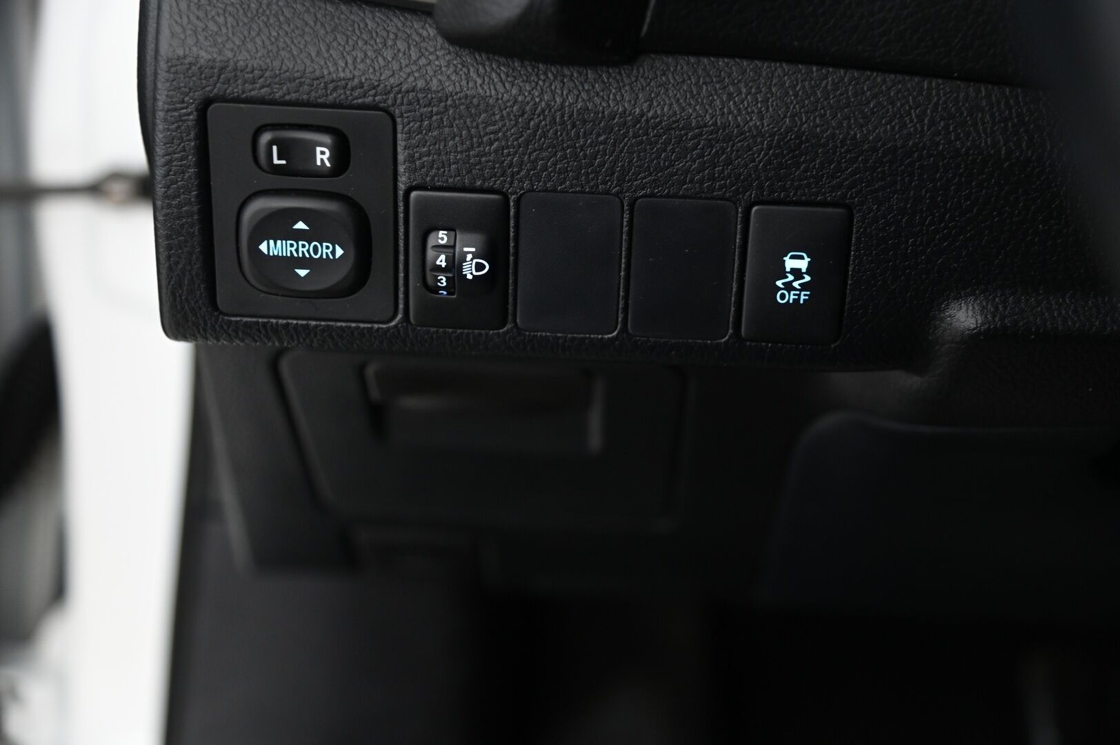 Toyota Auris 2014 Touring Sports 1,6 Valvematic Active Edition Multidrive S *Kamera / Lohko / Navi / Vakkari / BT* - 2x renkaat aluilla / Juuri huollettu / Led lisävalo 