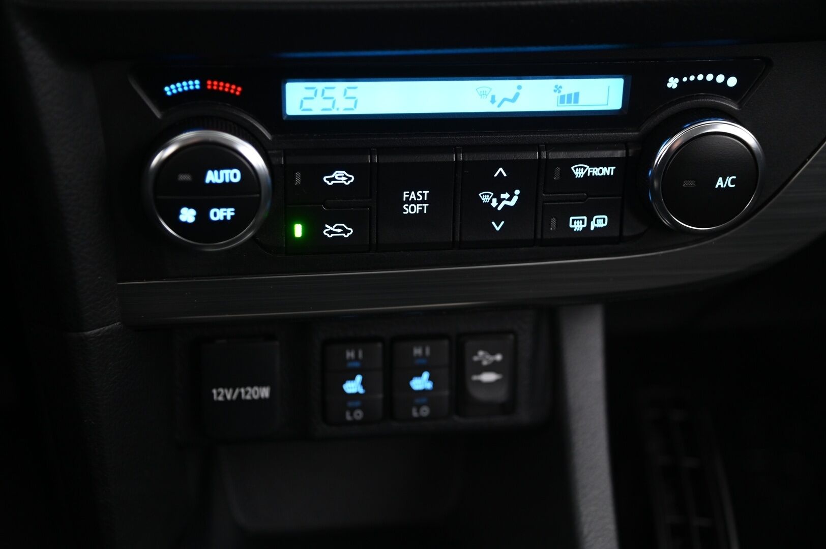 Toyota Auris 2014 Touring Sports 1,6 Valvematic Active Edition Multidrive S *Kamera / Lohko / Navi / Vakkari / BT* - 2x renkaat aluilla / Juuri huollettu / Led lisävalo 