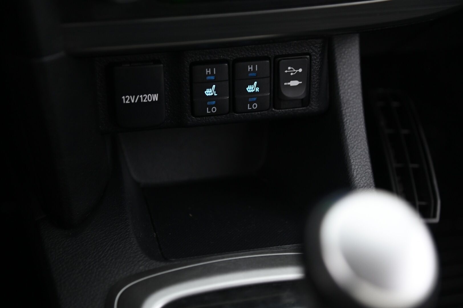 Toyota Auris 2014 Touring Sports 1,6 Valvematic Active Edition Multidrive S *Kamera / Lohko / Navi / Vakkari / BT* - 2x renkaat aluilla / Juuri huollettu / Led lisävalo 