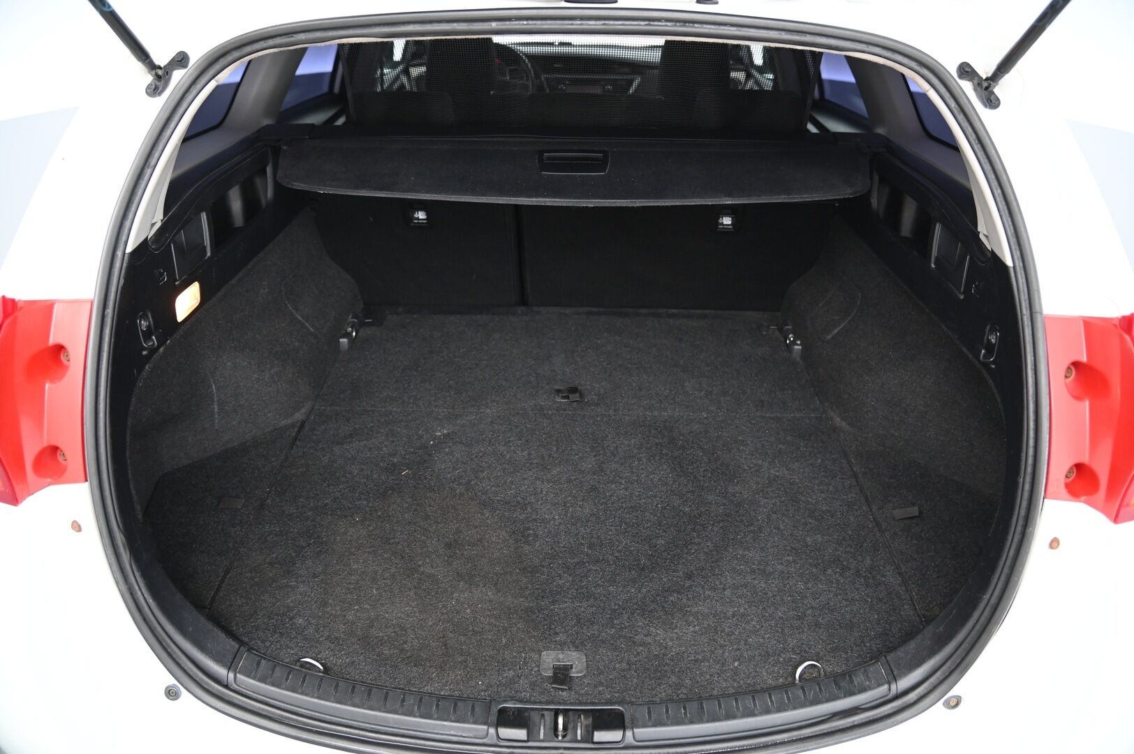 Toyota Auris 2014 Touring Sports 1,6 Valvematic Active Edition Multidrive S *Kamera / Lohko / Navi / Vakkari / BT* - 2x renkaat aluilla / Juuri huollettu / Led lisävalo 