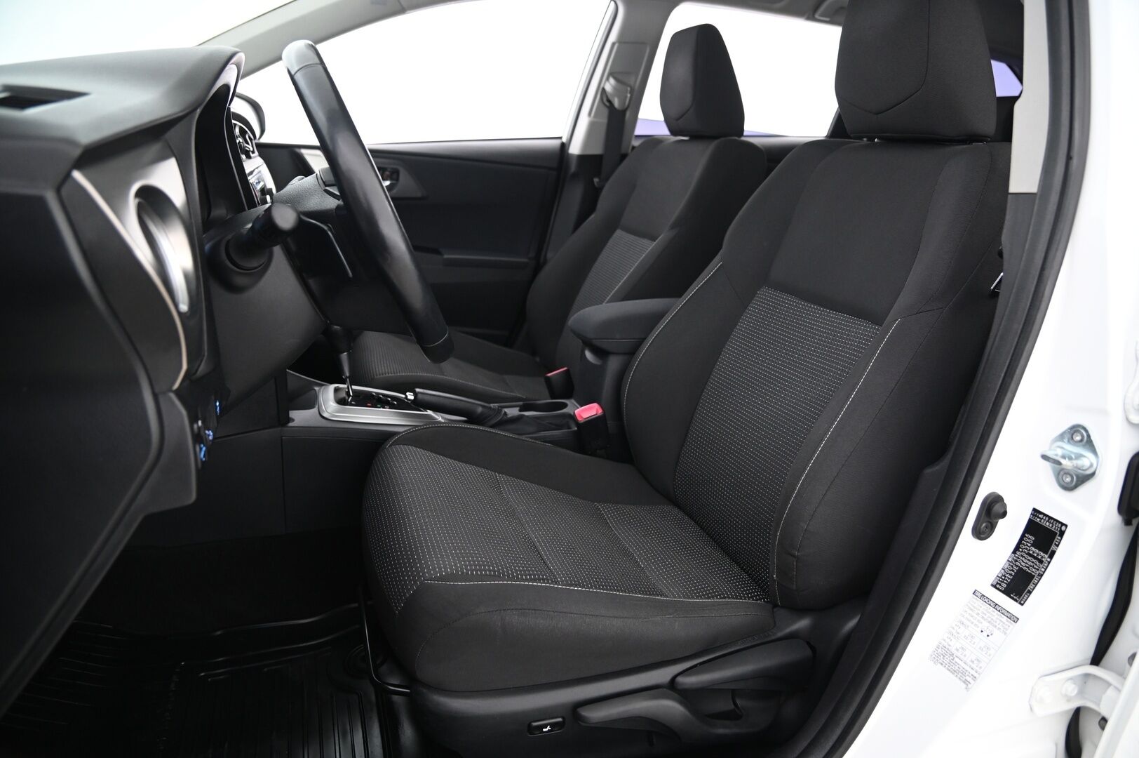 Toyota Auris 2014 Touring Sports 1,6 Valvematic Active Edition Multidrive S *Kamera / Lohko / Navi / Vakkari / BT* - 2x renkaat aluilla / Juuri huollettu / Led lisävalo 