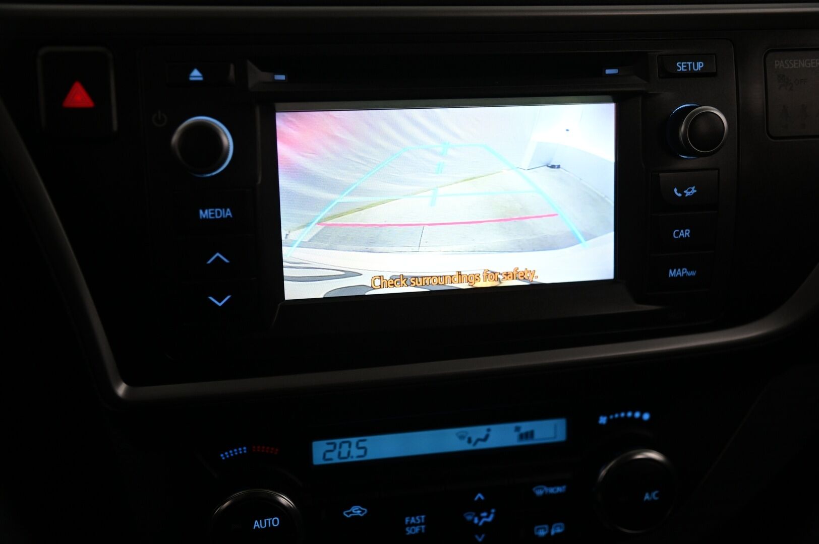 Toyota Auris 2014 Touring Sports 1,6 Valvematic Active Edition Multidrive S *Kamera / Lohko / Navi / Vakkari / BT* - 2x renkaat aluilla / Juuri huollettu / Led lisävalo 