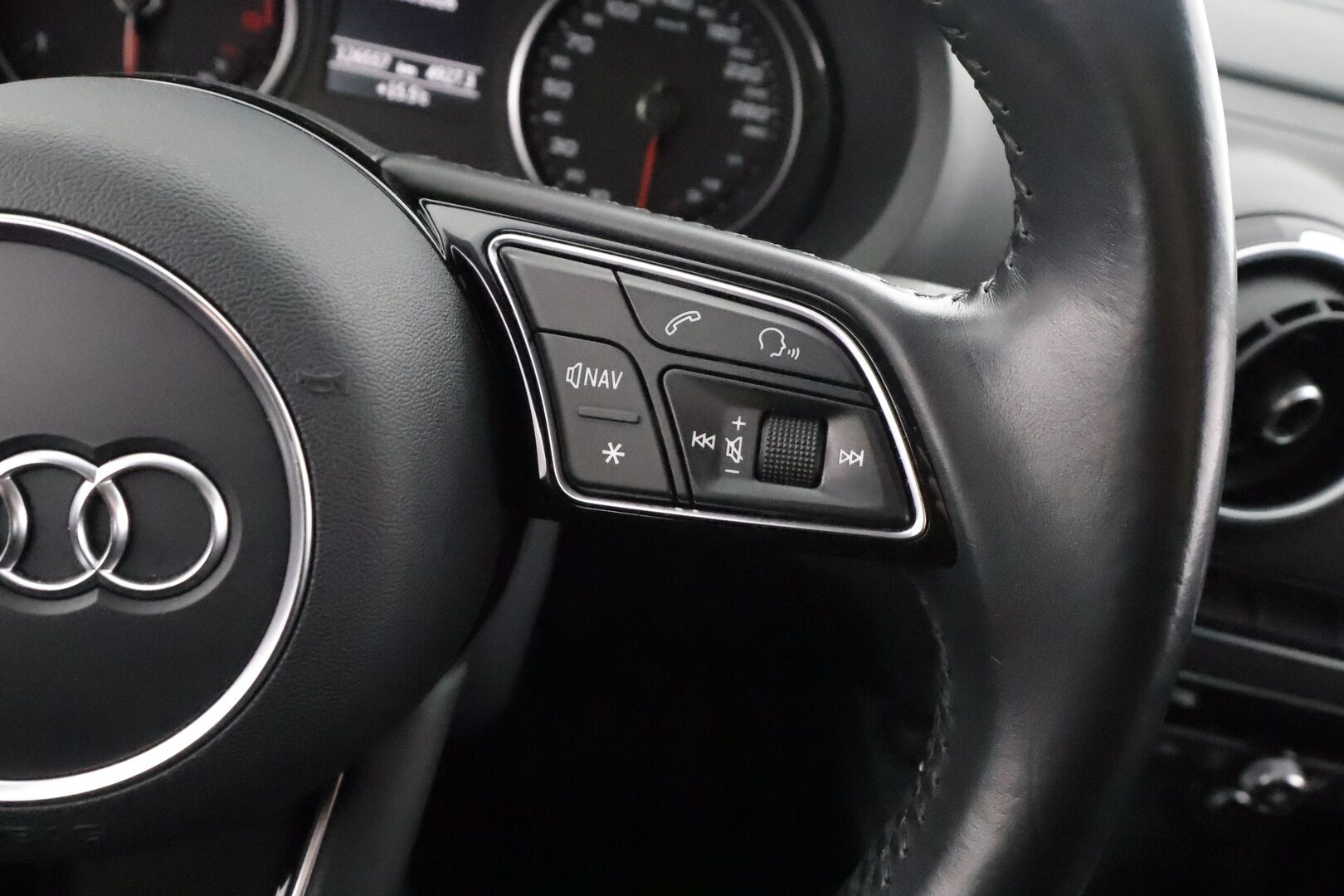 Audi A3 2017 Sportback First Edition Business 1,4 TFSI COD 110 kW ultra S tronic - | ACC | Facelift | LED | Keyless | Apple & Android | Lohko+sisälämmitin | Peruutustutka | Audi Sound System | 2x renkaat aluin | Suomiauto | 