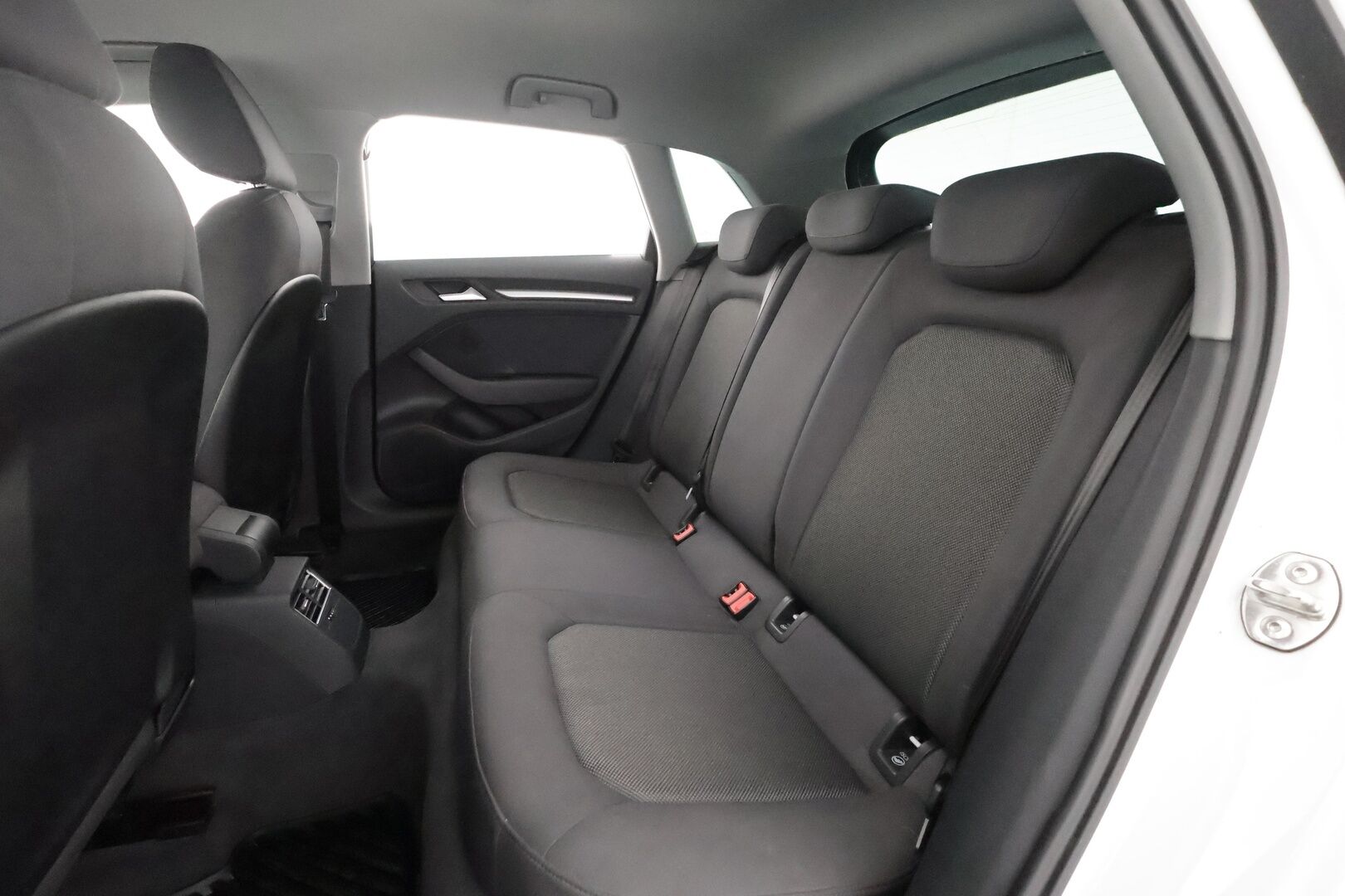 Audi A3 2017 Sportback First Edition Business 1,4 TFSI COD 110 kW ultra S tronic - | ACC | Facelift | LED | Keyless | Apple & Android | Lohko+sisälämmitin | Peruutustutka | Audi Sound System | 2x renkaat aluin | Suomiauto | 