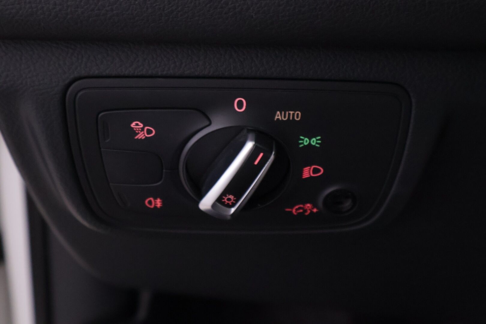 Audi A6 2011 Avant 2,0 TDI 130 kW Start-Stop - S-Line ulkopaketti | Sporttipenkit | Xenon | Vakkari | Lohkolämmitin ja sisäpistoke