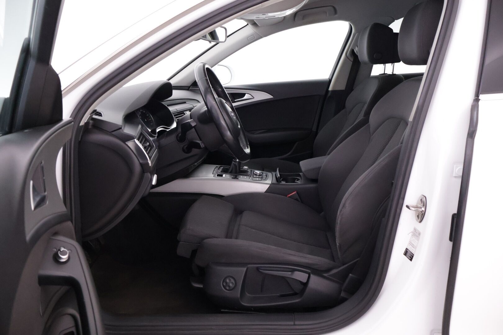 Audi A6 2011 Avant 2,0 TDI 130 kW Start-Stop - S-Line ulkopaketti | Sporttipenkit | Xenon | Vakkari | Lohkolämmitin ja sisäpistoke