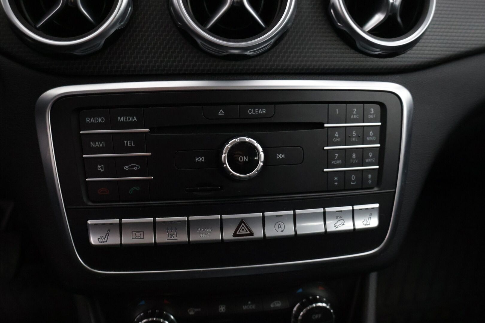 Mercedes-Benz GLA 2018 220 d 4Matic A Premium Business * Webasto / LED valot / Navi / P.kamera / Vakkari / Puolinahat * - *2x renkaat vanteilla / Asiallisesti huollettu / Facelift *