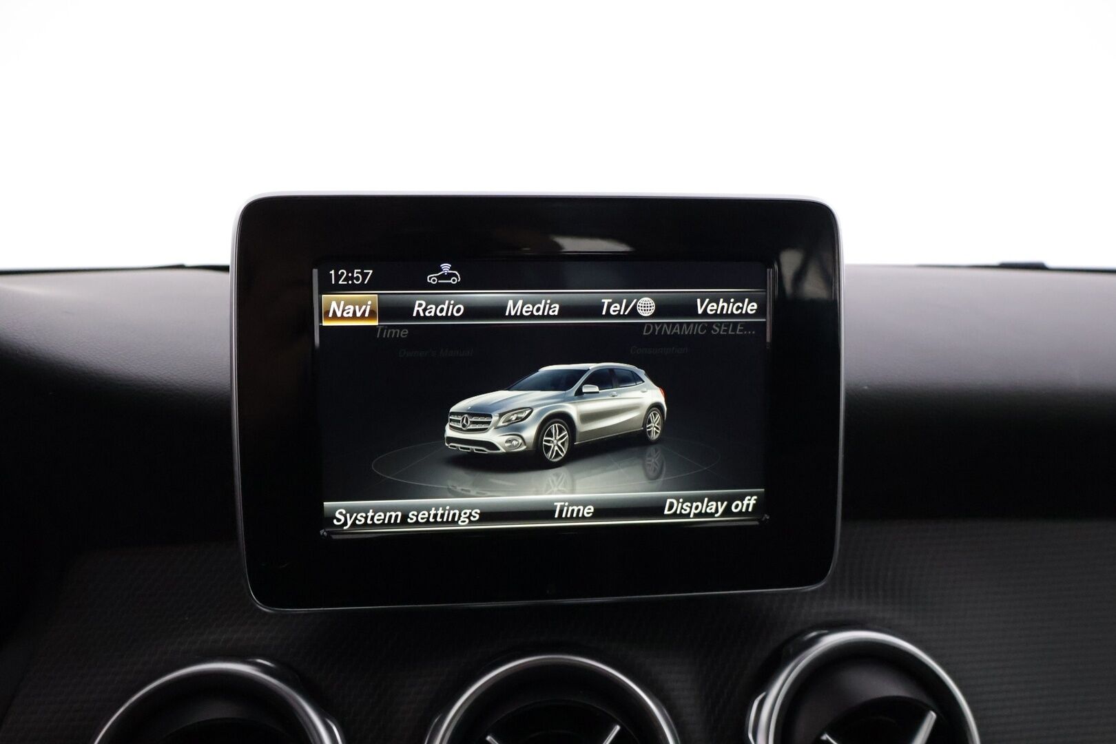 Mercedes-Benz GLA 2018 220 d 4Matic A Premium Business * Webasto / LED valot / Navi / P.kamera / Vakkari / Puolinahat * - *2x renkaat vanteilla / Asiallisesti huollettu / Facelift * - HULLUT JOULUT KORKOTARJOUS 2,49% 