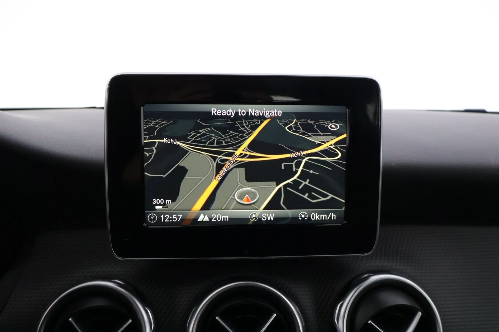 Mercedes-Benz GLA 2018 220 d 4Matic A Premium Business * Webasto / LED valot / Navi / P.kamera / Vakkari / Puolinahat * - *2x renkaat vanteilla / Asiallisesti huollettu / Facelift *