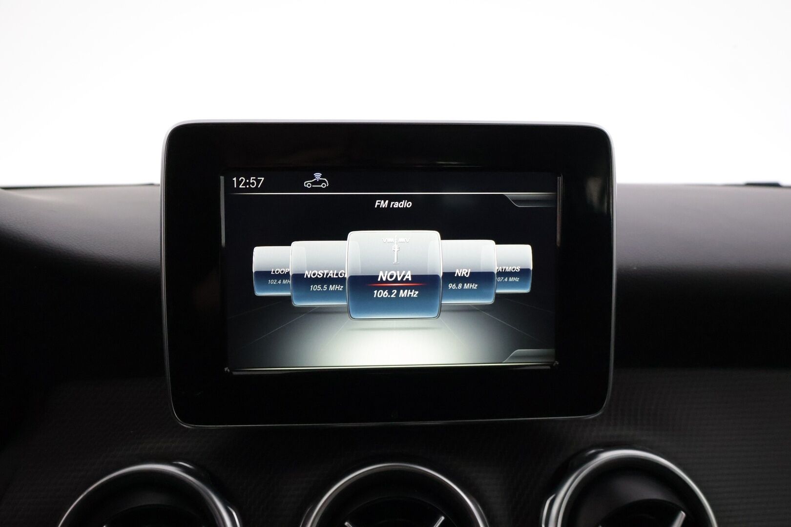 Mercedes-Benz GLA 2018 220 d 4Matic A Premium Business * Webasto / LED valot / Navi / P.kamera / Vakkari / Puolinahat * - *2x renkaat vanteilla / Asiallisesti huollettu / Facelift * - HULLUT JOULUT KORKOTARJOUS 2,49% 