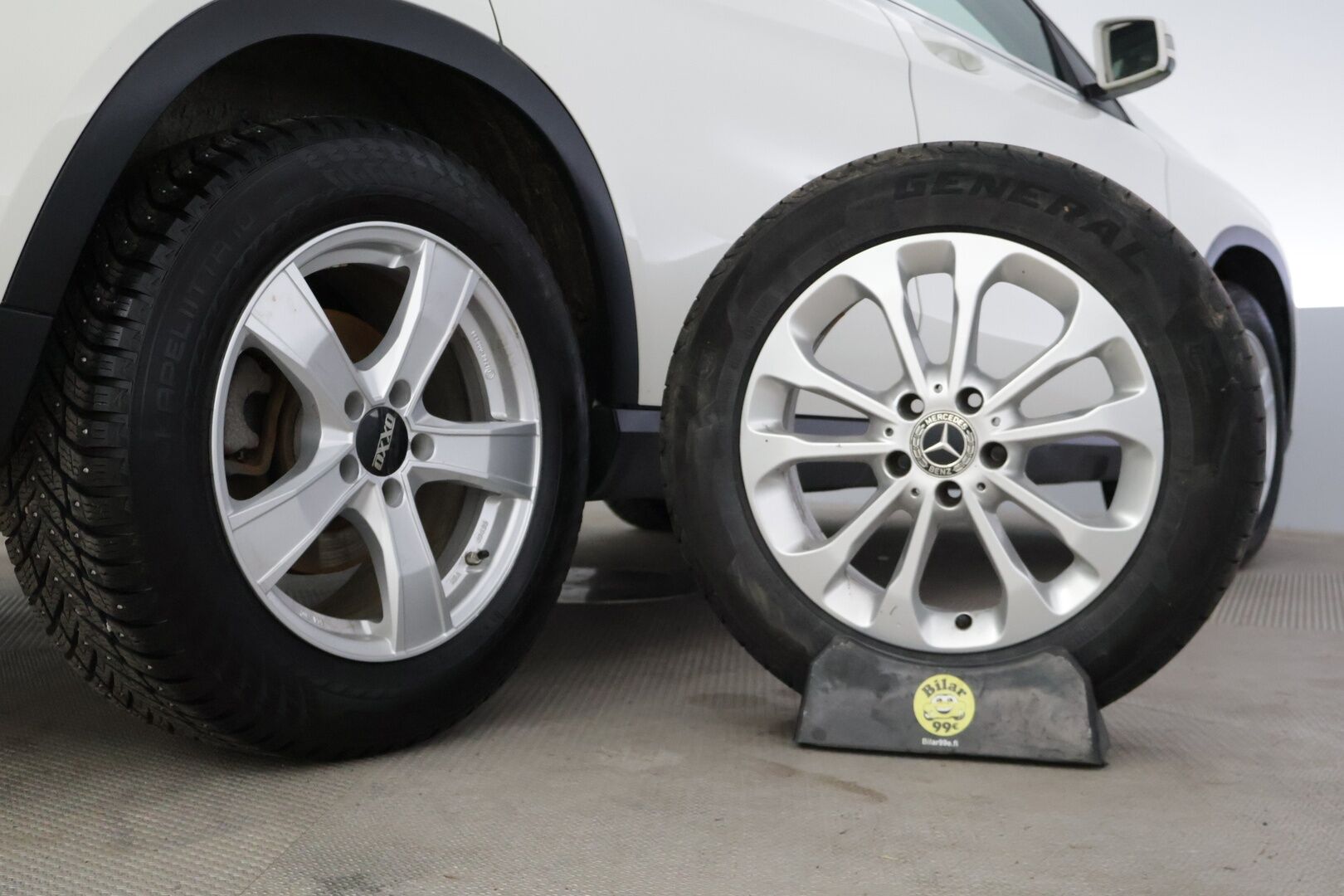 Mercedes-Benz GLA 2018 220 d 4Matic A Premium Business * Webasto / LED valot / Navi / P.kamera / Vakkari / Puolinahat * - *2x renkaat vanteilla / Asiallisesti huollettu / Facelift *