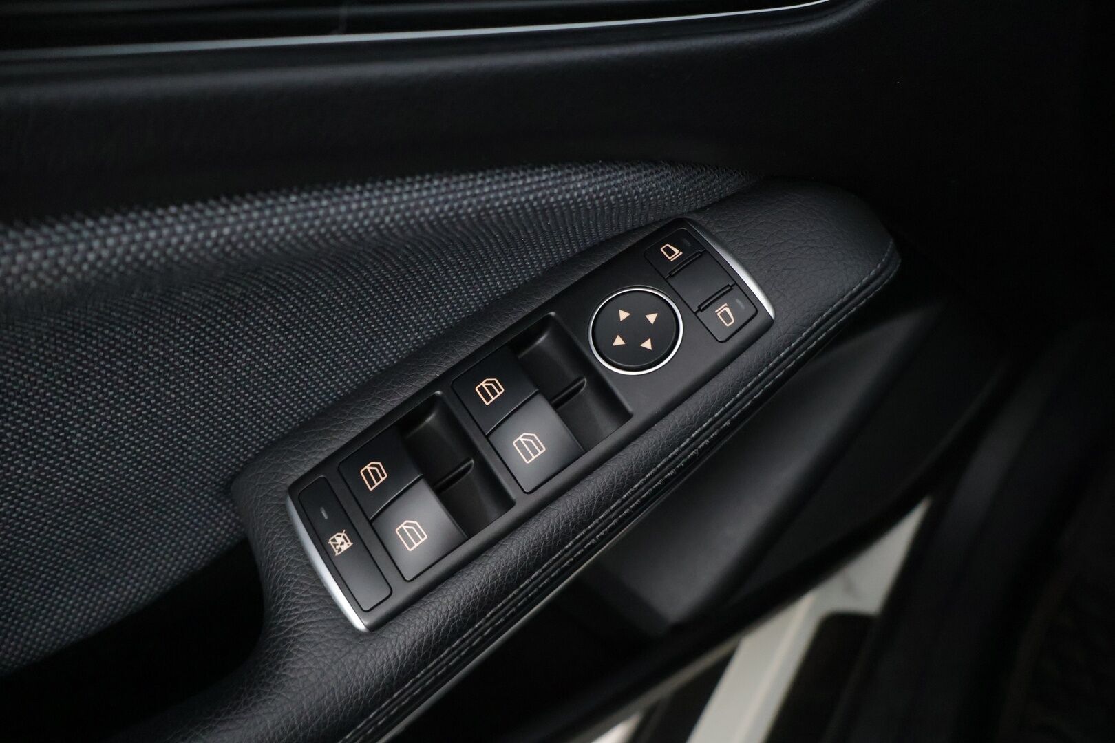 Mercedes-Benz GLA 2018 220 d 4Matic A Premium Business * Webasto / LED valot / Navi / P.kamera / Vakkari / Puolinahat * - *2x renkaat vanteilla / Asiallisesti huollettu / Facelift * - HULLUT JOULUT KORKOTARJOUS 2,49% 