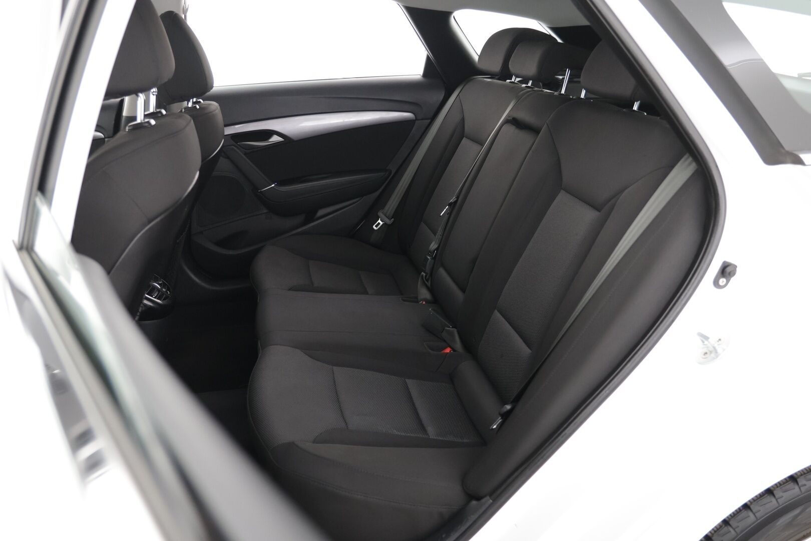 Hyundai i40 Wagon 2018 1,6 6MT ISG Classic * Vakkari / Bluetooth / Ilmastointi * - 2-omisteinen / Suomi-auto / 2 x hyväkuntoiset renkaat - HULLUT AVAJAISHULINAT KORKOTARJOUS 3,29 %