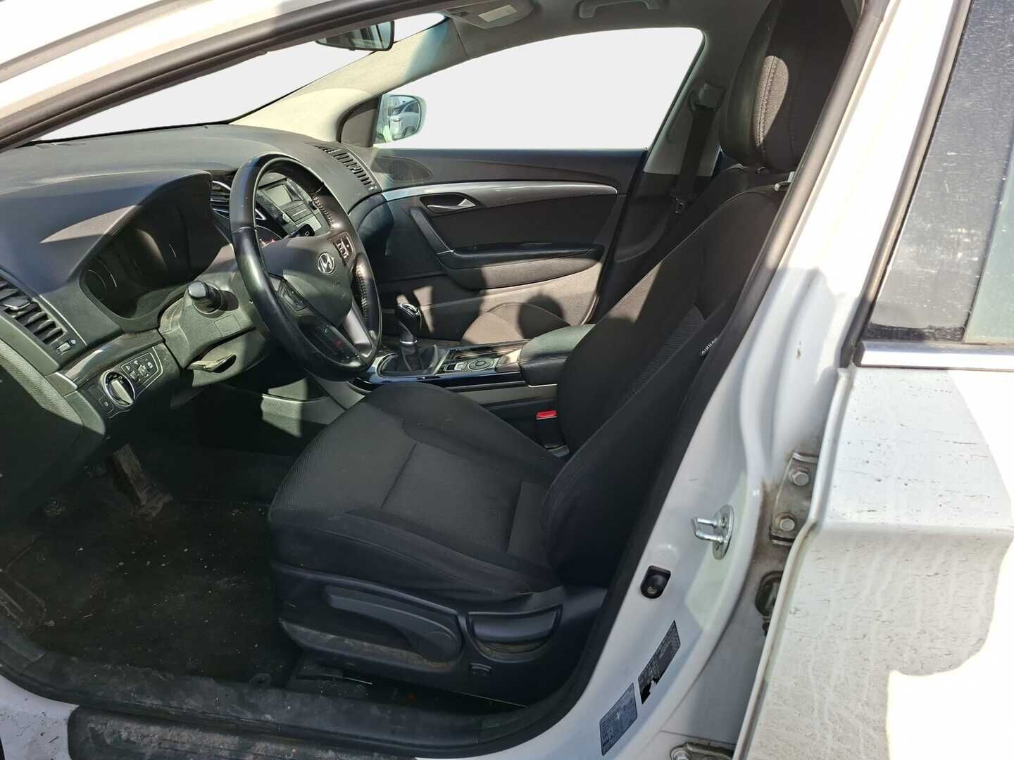 Hyundai i40 Wagon 2018 1,6 6MT ISG Classic / Vakkari / Bluetooth / Penkinlämmittimet - 2-omisteinen / Suomi-auto / 2 x hyväkuntoiset renkaat