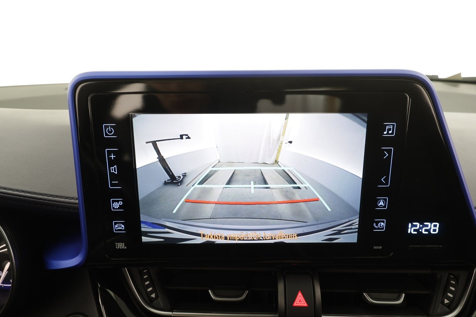 Toyota C-HR 2017 1,8 Hybrid Premium * Nahat / JBL / ACC / P.kamera / LED / Navi / Lohkolämmitin / KeylessGo * - Suomi-auto / Kahdet renkaat aluvanteilla