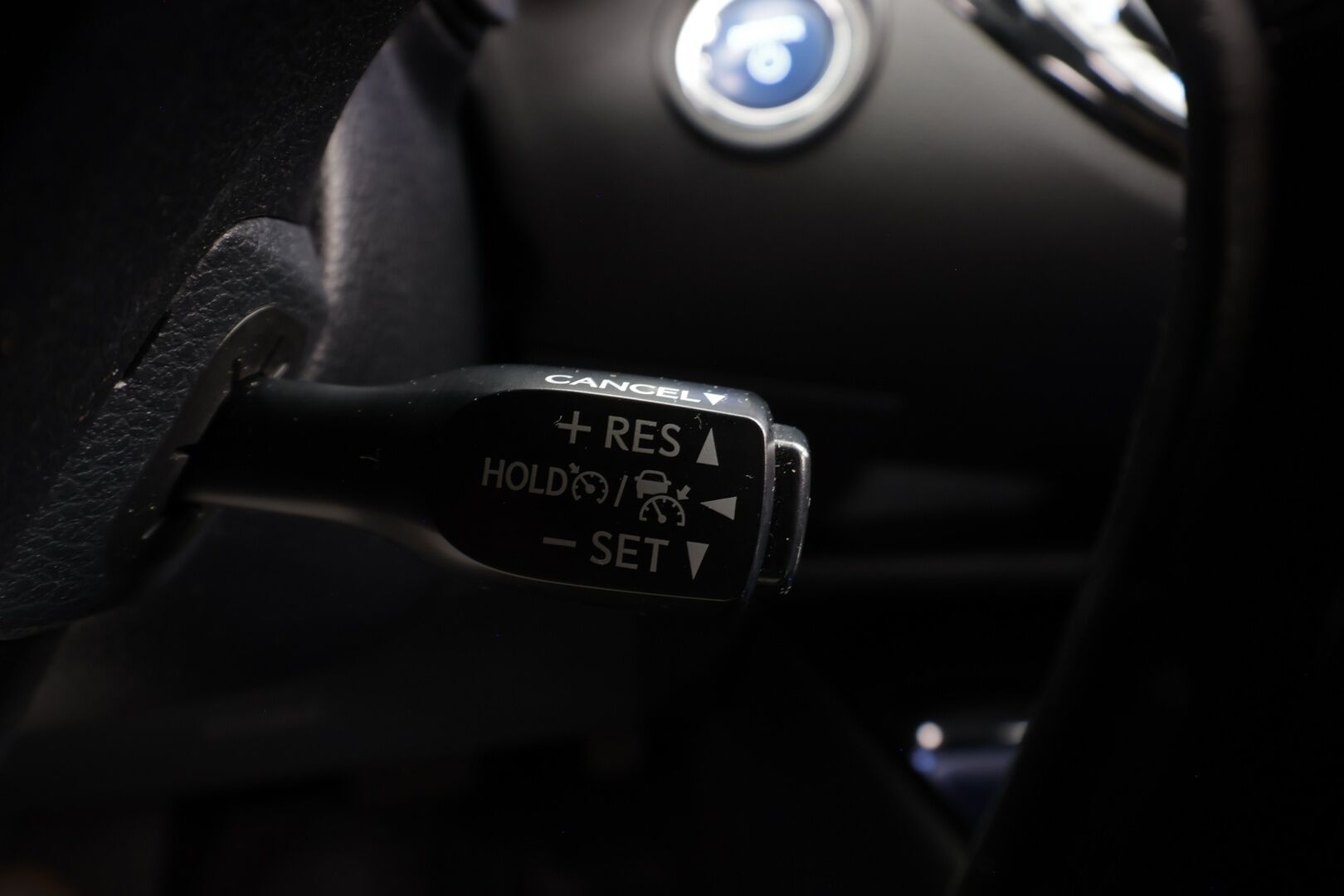 Toyota C-HR 2017 1,8 Hybrid Premium * Nahat / JBL / ACC / P.kamera / LED / Navi / Lohkolämmitin / KeylessGo * - Suomi-auto / Kahdet renkaat aluvanteilla