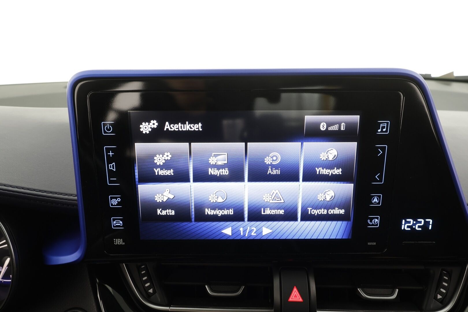 Toyota C-HR 2017 1,8 Hybrid Premium * Nahat / JBL / ACC / P.kamera / LED / Navi / Lohkolämmitin / KeylessGo * - Suomi-auto / Kahdet renkaat aluvanteilla