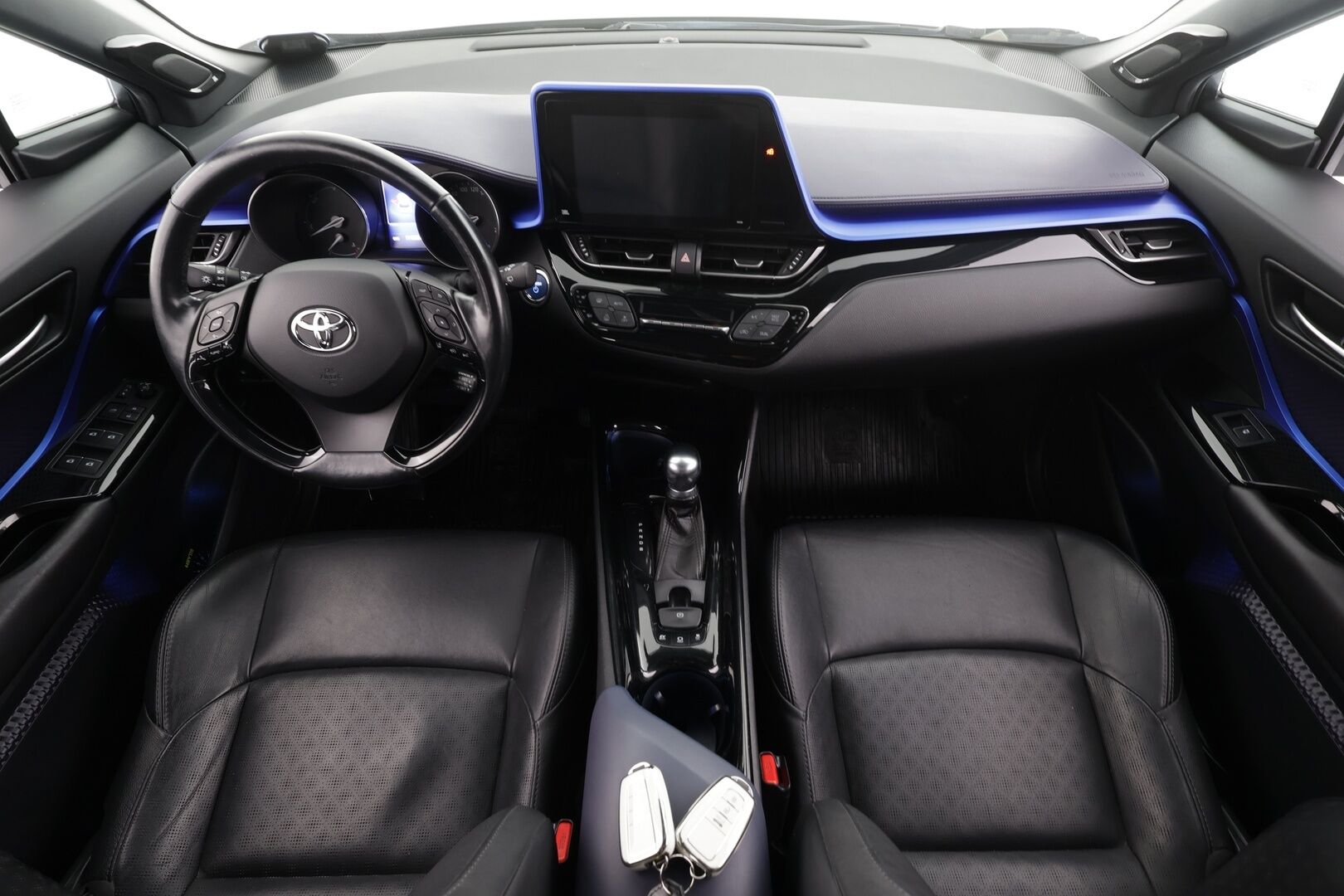 Toyota C-HR 2017 1,8 Hybrid Premium * Nahat / JBL / ACC / P.kamera / LED / Navi / Lohkolämmitin / KeylessGo * - Suomi-auto / Kahdet renkaat aluvanteilla