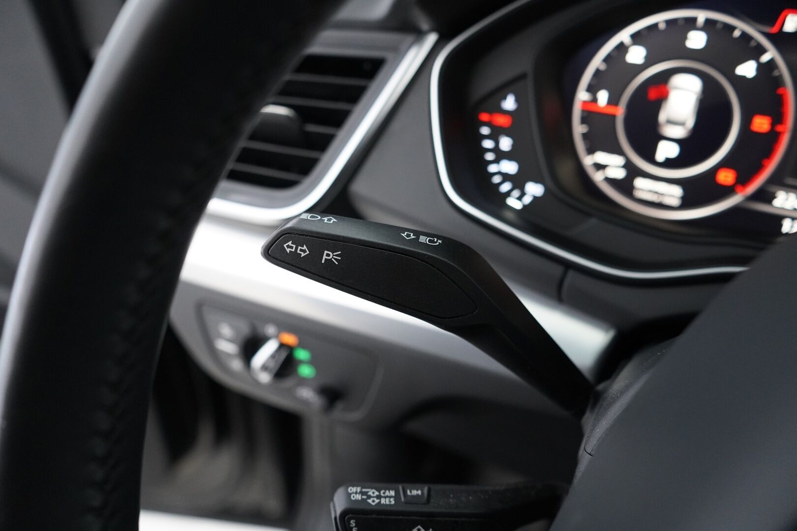 Audi Q5 2018 2.0 TDI Business Sport 120 kW Quattro S tronic - Digimittaristo | Webasto | Sport-penkit | Tutkat | Taittuva koukku | Suomi-auto | 2x renkaat | Juuri huollettu | Hihna vaihdettu 2024