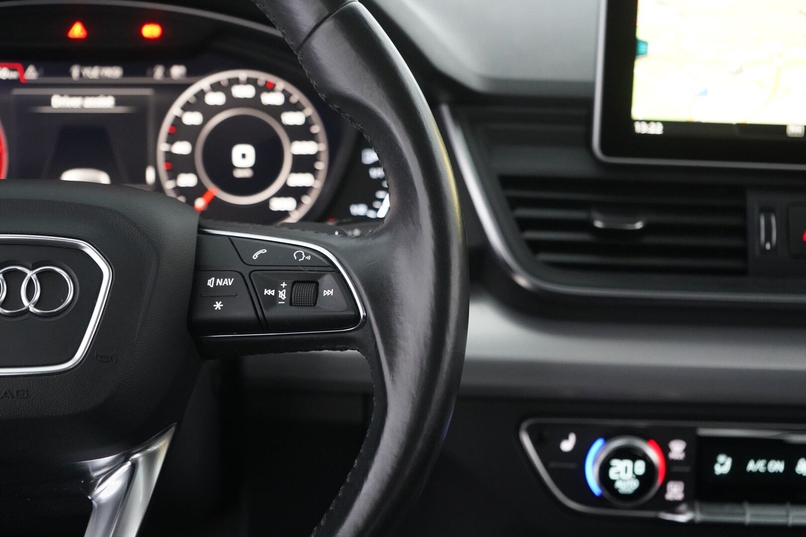 Audi Q5 2018 2.0 TDI Business Sport 120 kW Quattro S tronic - Digimittaristo | Webasto | Sport-penkit | Tutkat | Taittuva koukku | Suomi-auto | 2x renkaat | Juuri huollettu | Hihna vaihdettu 2024