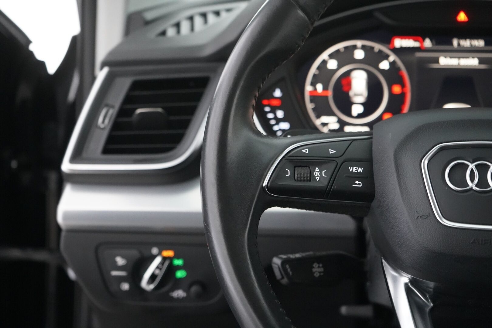 Audi Q5 2018 2.0 TDI Business Sport 120 kW Quattro S tronic - Digimittaristo | Webasto | Sport-penkit | Tutkat | Taittuva koukku | Suomi-auto | 2x renkaat | Juuri huollettu | Hihna vaihdettu 2024