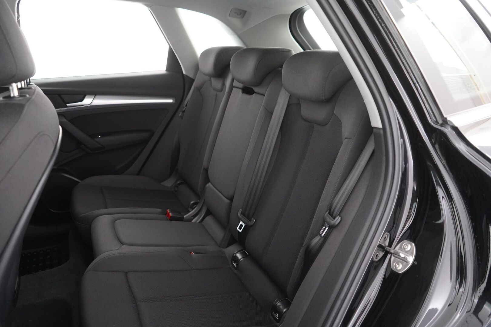 Audi Q5 2018 2.0 TDI Business Sport 120 kW Quattro S tronic - Digimittaristo | Webasto | Sport-penkit | Tutkat | Taittuva koukku | Suomi-auto | 2x renkaat | Juuri huollettu | Hihna vaihdettu 2024