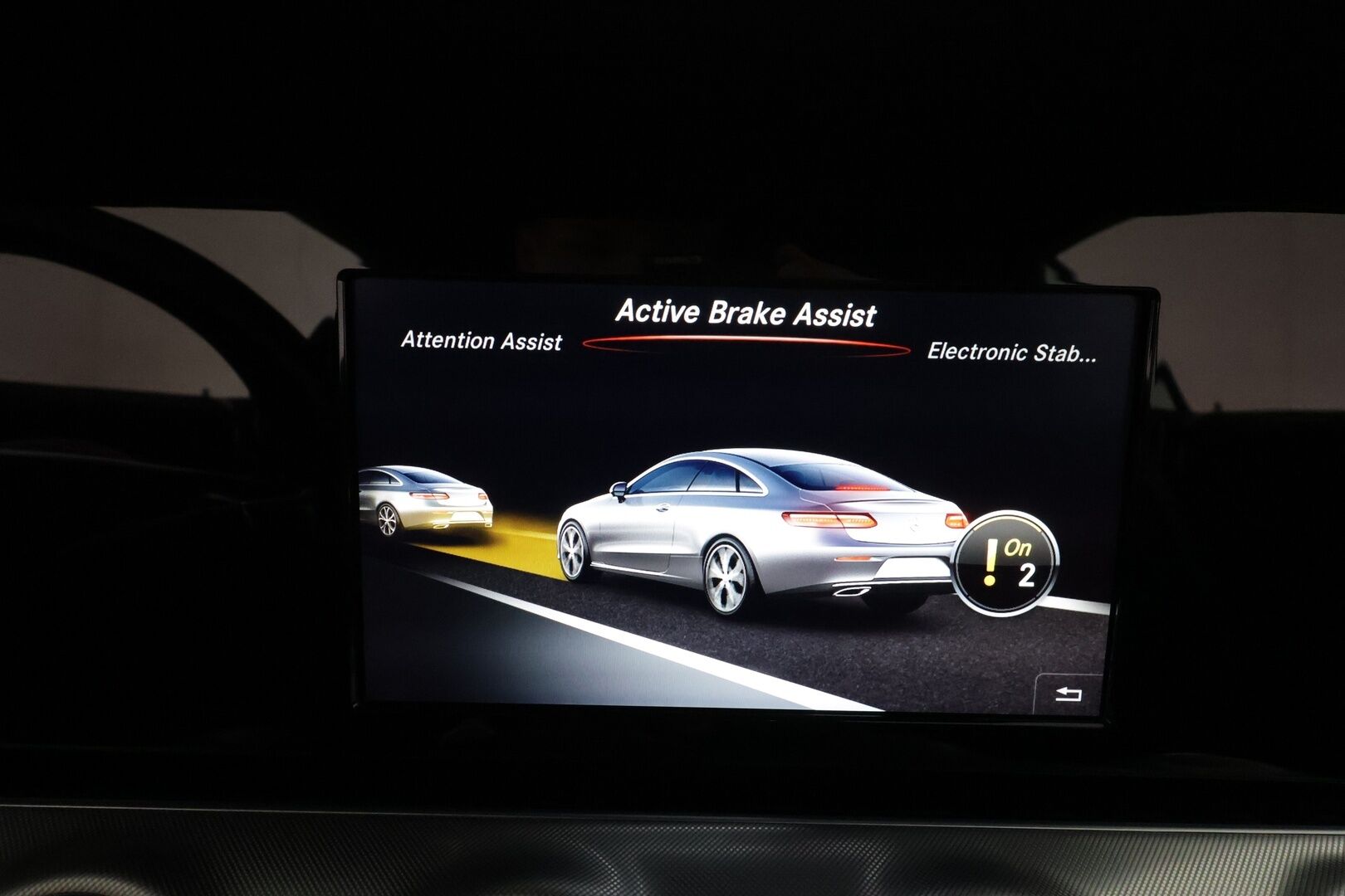 Mercedes-Benz E 2017 220 d 4Matic A Coupé Business AMG *Distronic Pro / Multibeam LED / Navi / Lohko / P.kamera* -  / Suomiauto /  Nelikko / Erikoisväri