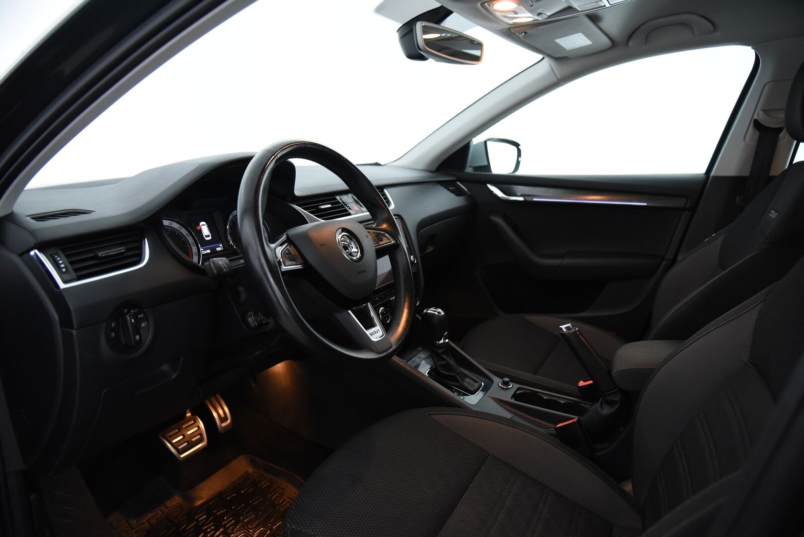 Skoda Octavia 2017 Combi 2,0 TDI 184 4x4 Scout DSG Autom / Adapt. Vakkari / P. Kamera / LED / Koukku - BLIS / P.Tutkat