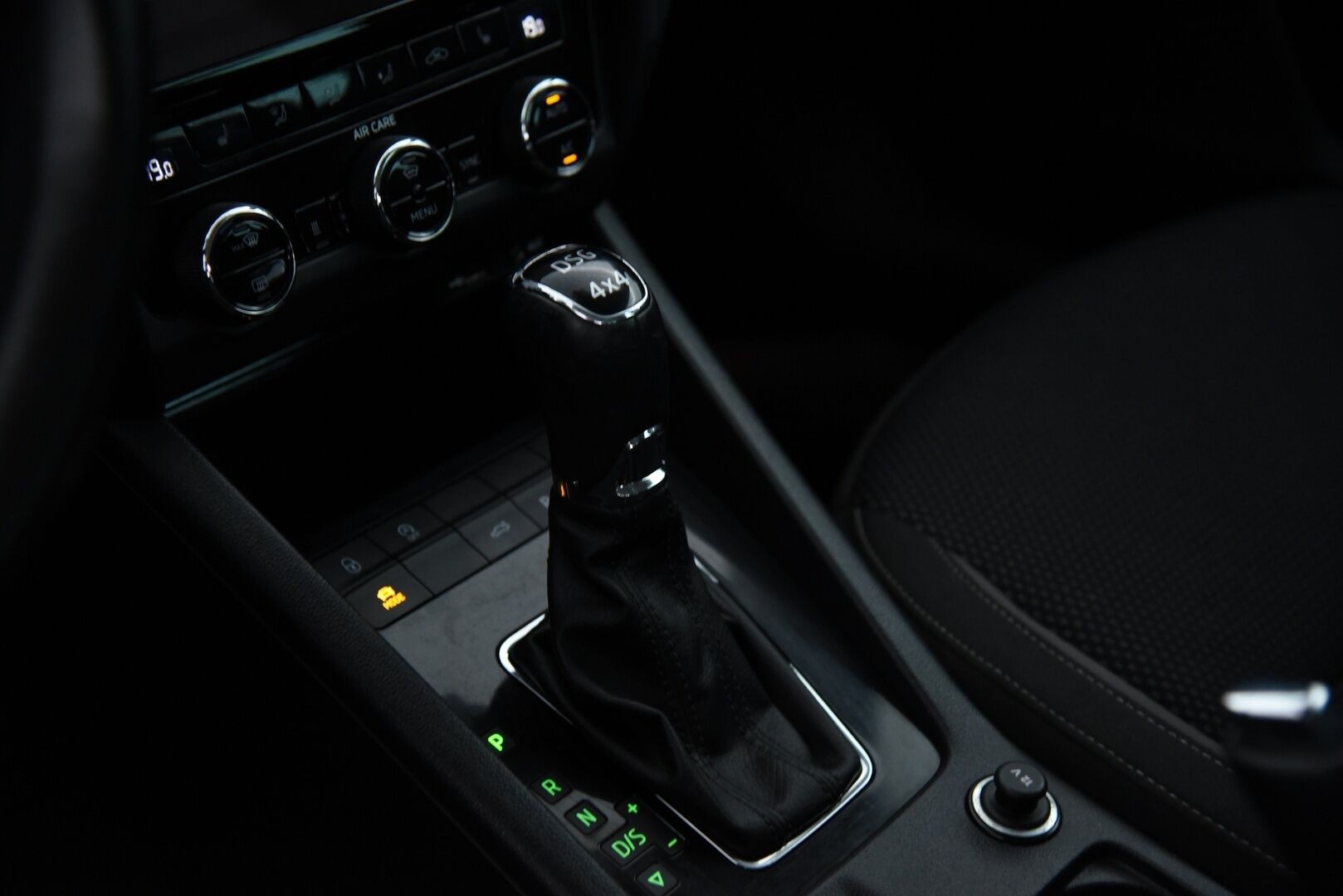 Skoda Octavia 2017 Combi 2,0 TDI 184 4x4 Scout DSG Autom / Adapt. Vakkari / P. Kamera / LED / Koukku - BLIS / P.Tutkat