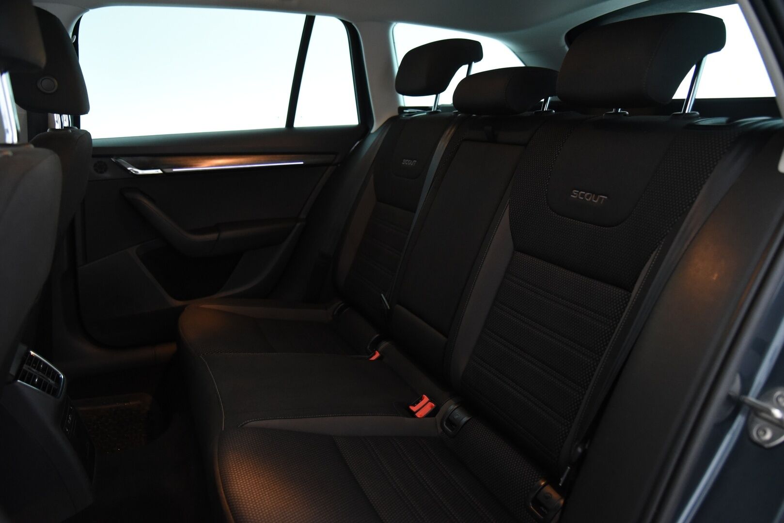 Skoda Octavia 2017 Combi 2,0 TDI 184 4x4 Scout DSG Autom / Adapt. Vakkari / P. Kamera / LED / Koukku - BLIS / P.Tutkat