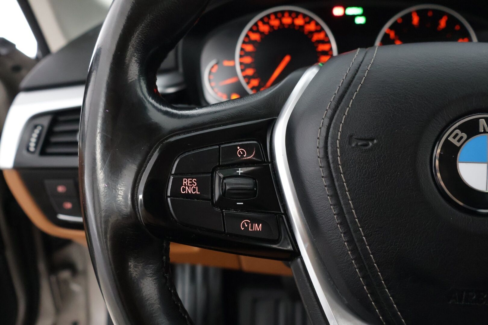 BMW 520 2017 G31 Touring 520d A xDrive Business* Webasto / Vetokoukku / Konjakkinahat* - *Digimittari / My BMW / 2-Omisteinen / Suomi-auto / P-Tutkat / Siisti* - HULLUT JOULUT KORKOTARJOUS 2,49% 