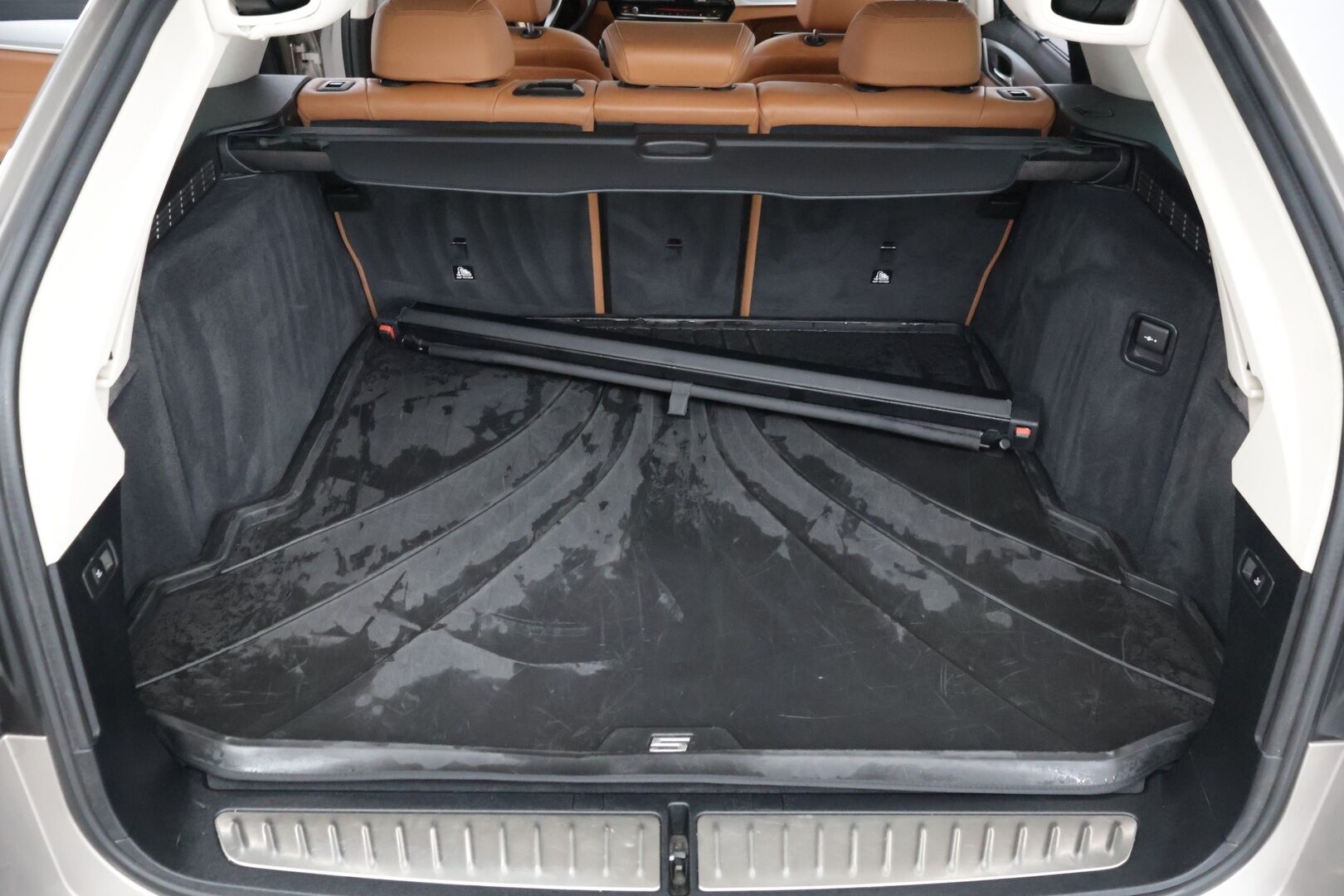 BMW 520 2017 G31 Touring 520d A xDrive Business* Webasto / Vetokoukku / Konjakkinahat* - *Digimittari / My BMW / 2-Omisteinen / Suomi-auto / P-Tutkat / Siisti* - HULLUT JOULUT KORKOTARJOUS 2,49% 